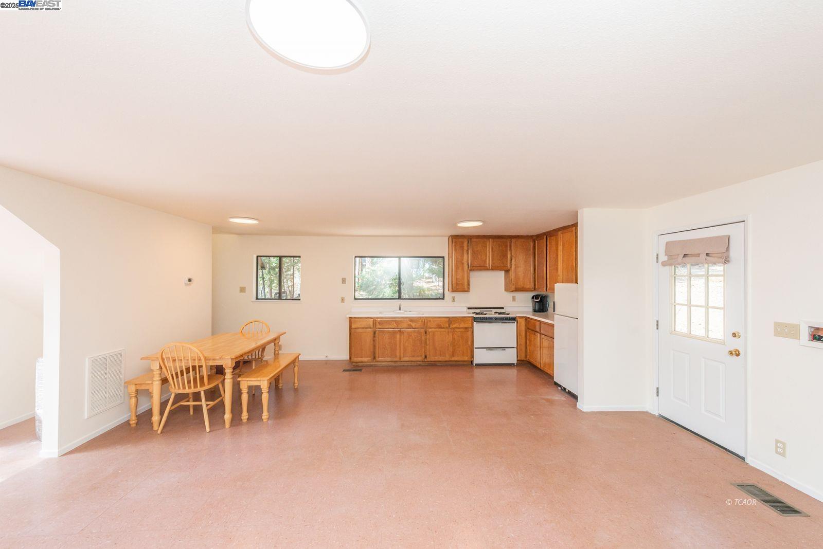 Detail Gallery Image 8 of 48 For 121 Mountain Aire Ln, Trinity Center,  CA 96091 - 2 Beds | 1 Baths