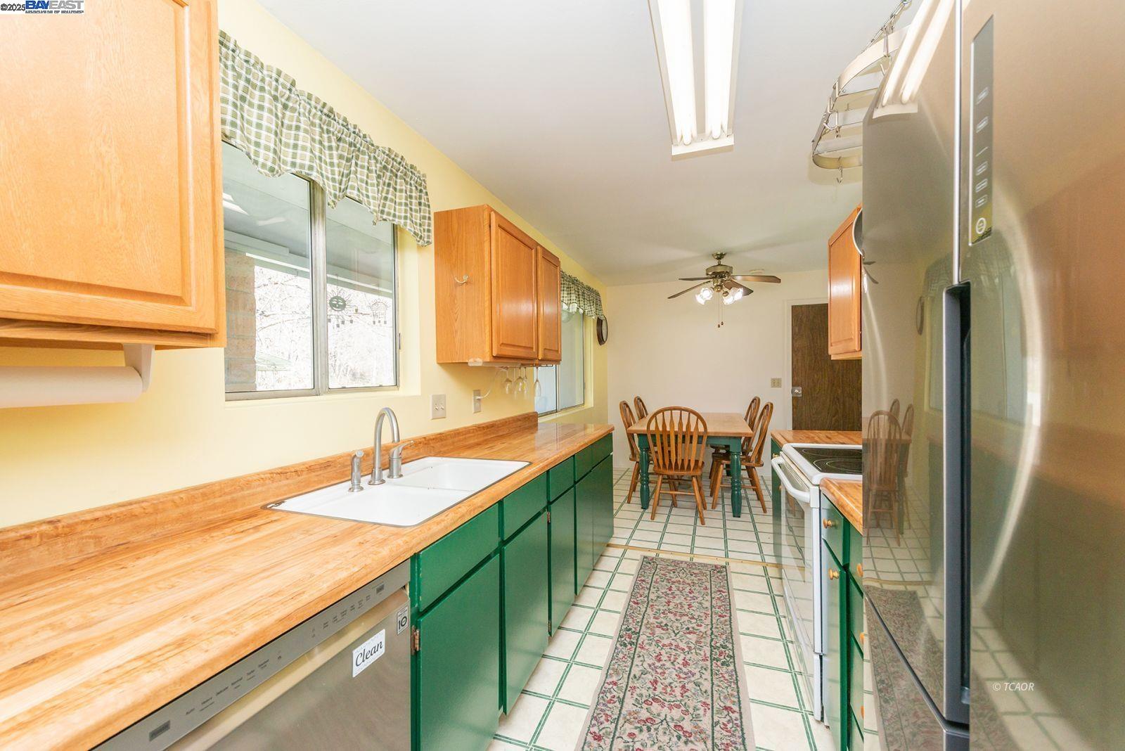 Detail Gallery Image 12 of 50 For 170 Lower Mill St., Weaverville,  CA 96093 - 4 Beds | 2 Baths