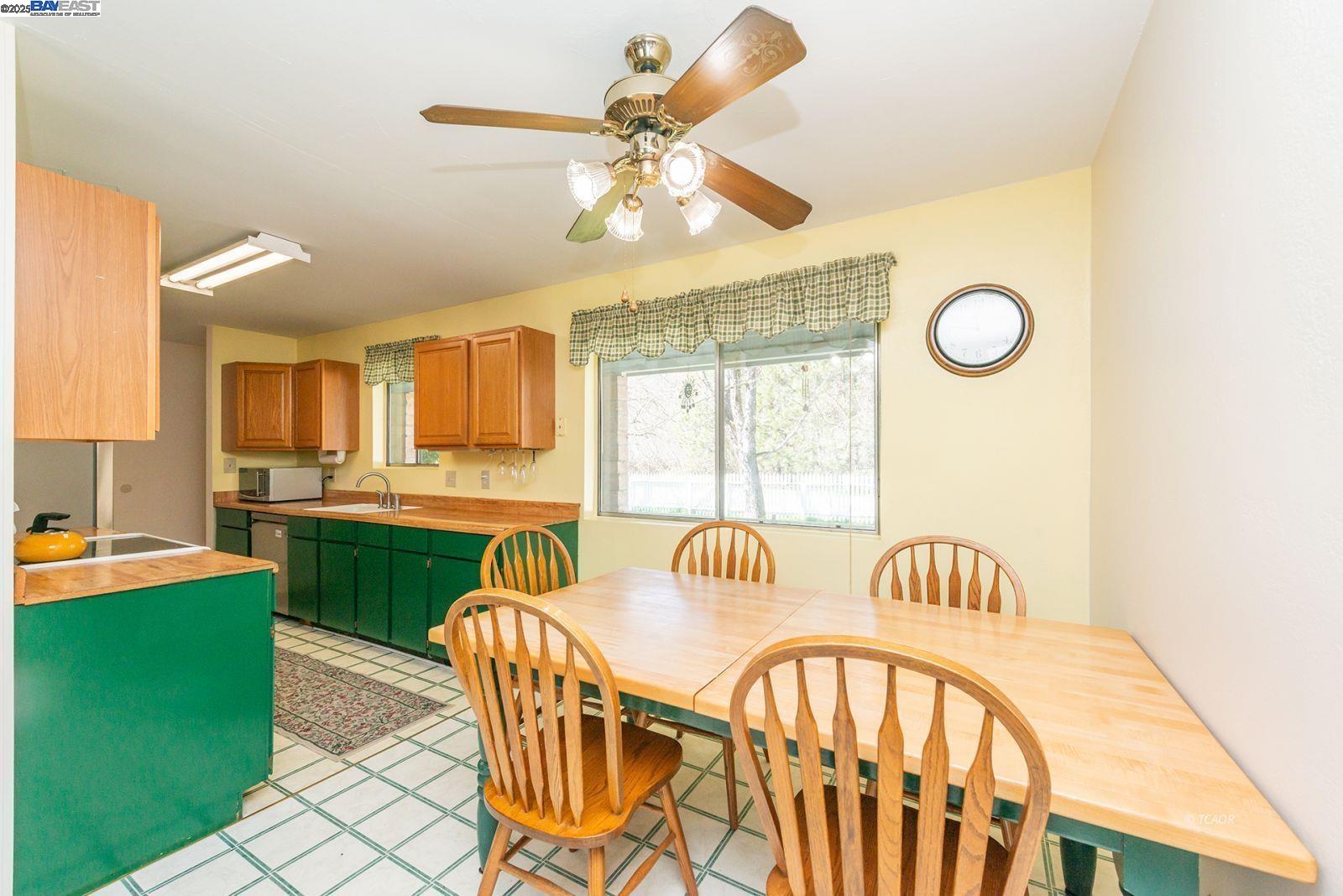 Detail Gallery Image 8 of 50 For 170 Lower Mill St., Weaverville,  CA 96093 - 4 Beds | 2 Baths