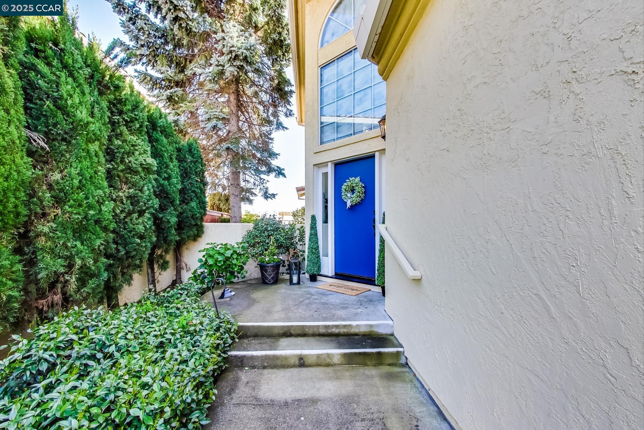 Detail Gallery Image 2 of 55 For 19 S Newport Dr, Napa,  CA 94559 - 4 Beds | 2/1 Baths