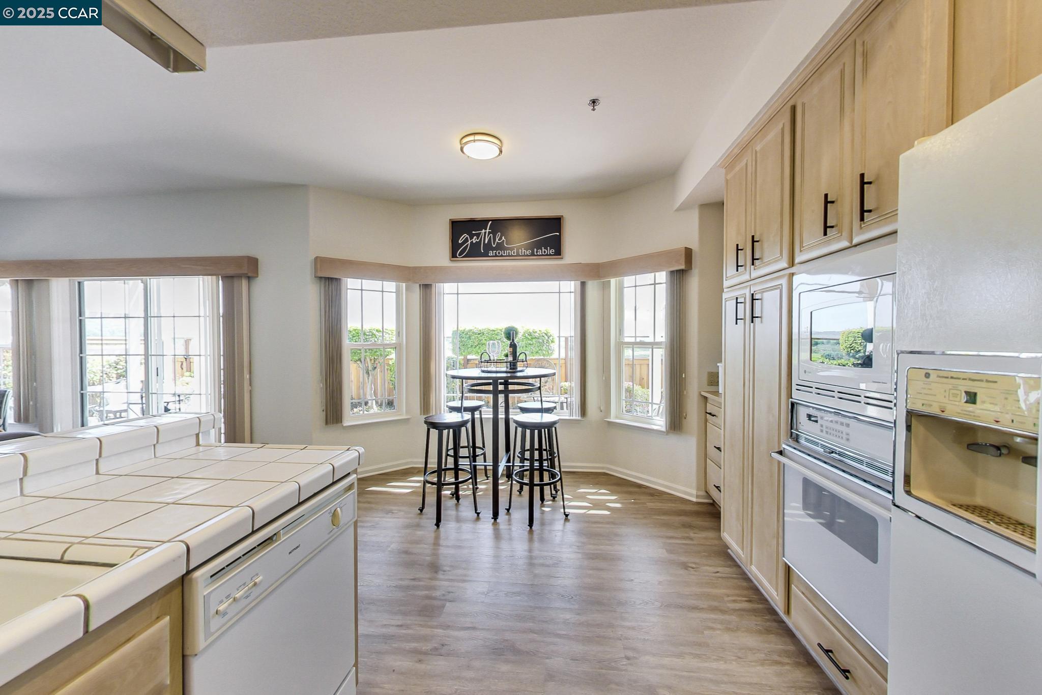Detail Gallery Image 13 of 55 For 19 S Newport Dr, Napa,  CA 94559 - 4 Beds | 2/1 Baths