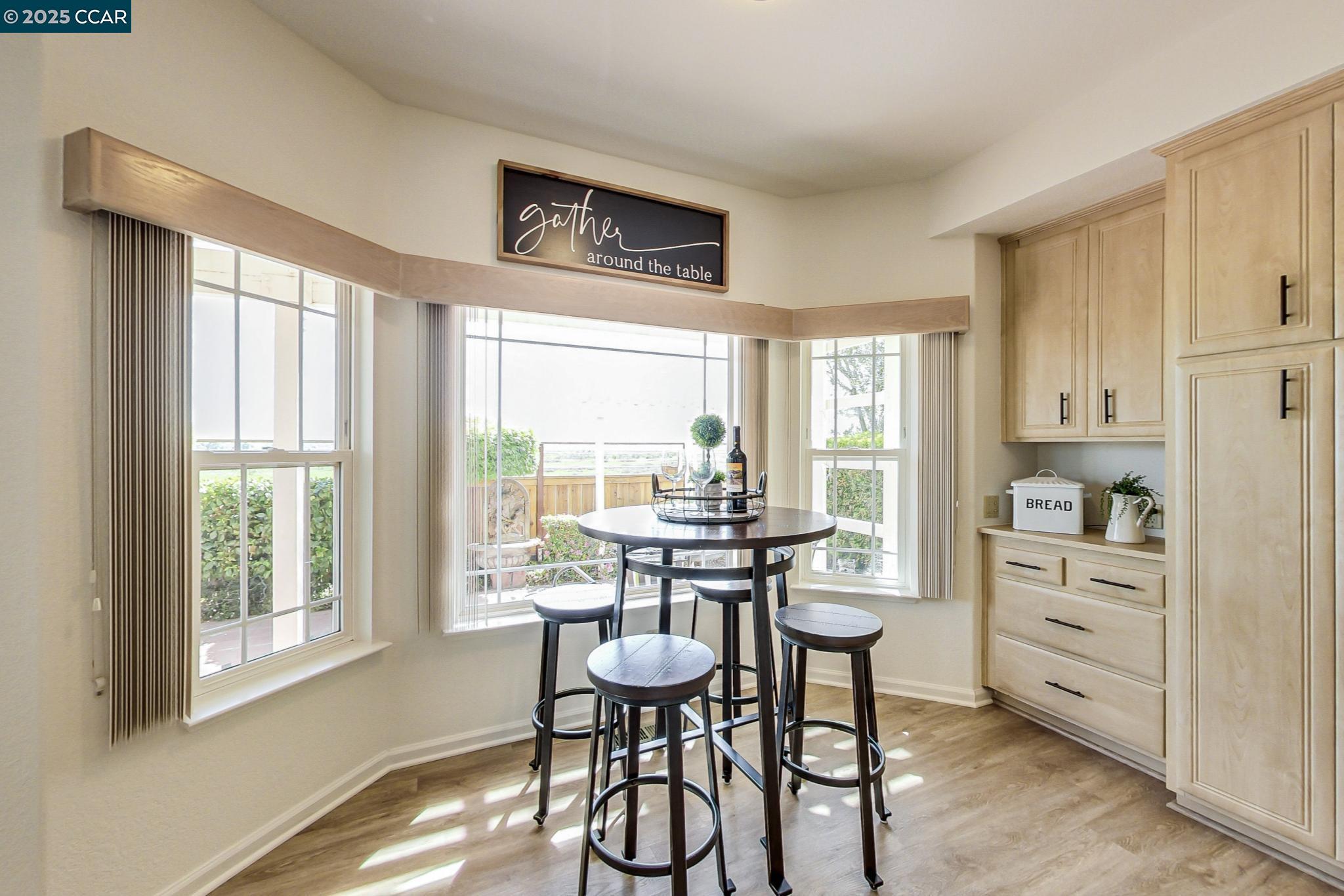 Detail Gallery Image 14 of 55 For 19 S Newport Dr, Napa,  CA 94559 - 4 Beds | 2/1 Baths