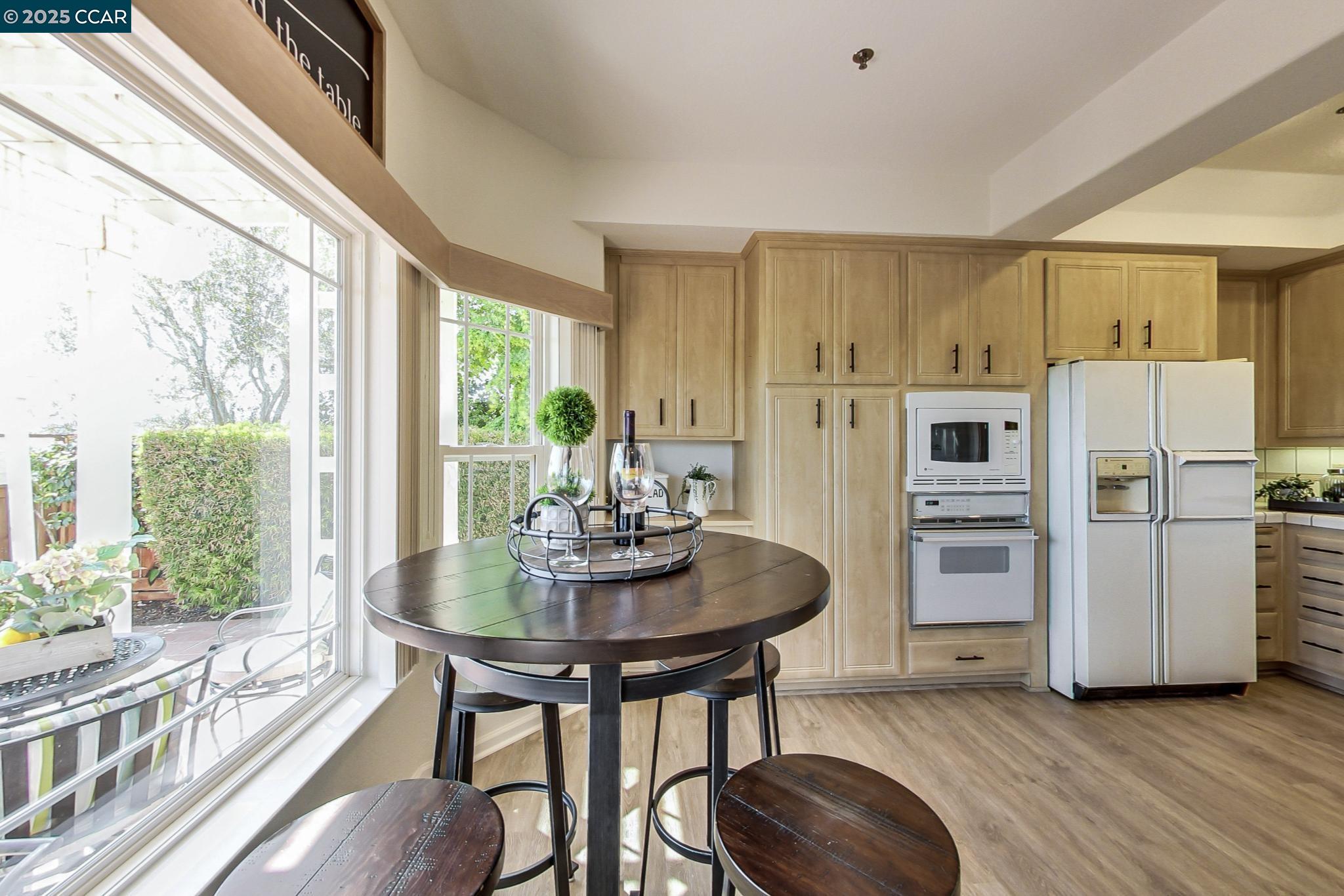 Detail Gallery Image 15 of 55 For 19 S Newport Dr, Napa,  CA 94559 - 4 Beds | 2/1 Baths