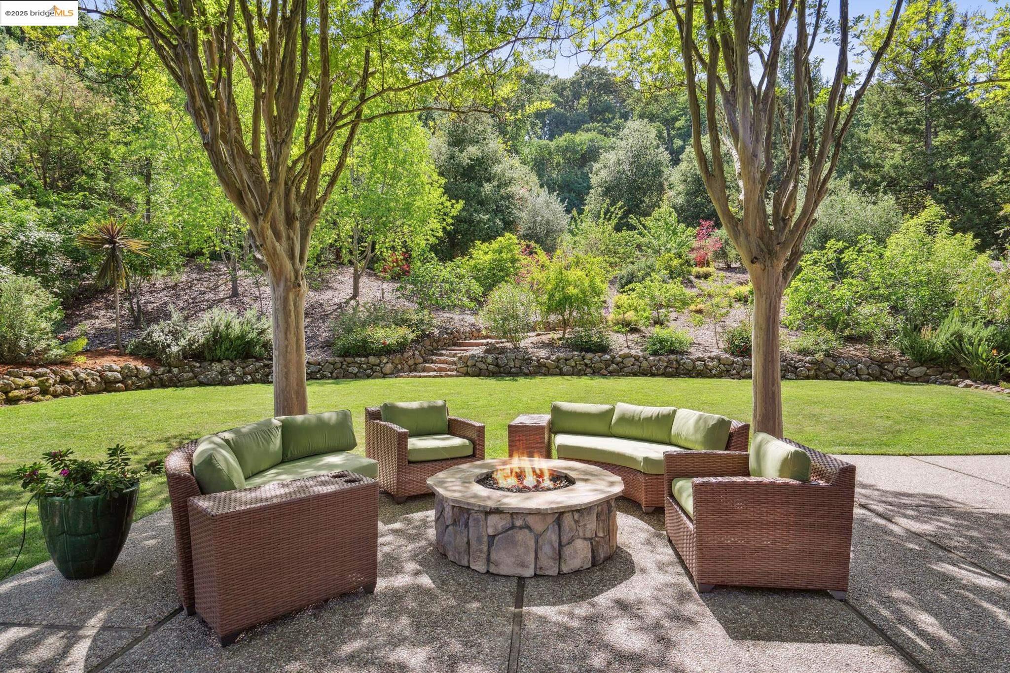 Detail Gallery Image 1 of 1 For 1037 Silverhill Dr, Lafayette,  CA 94549 - 5 Beds | 3 Baths