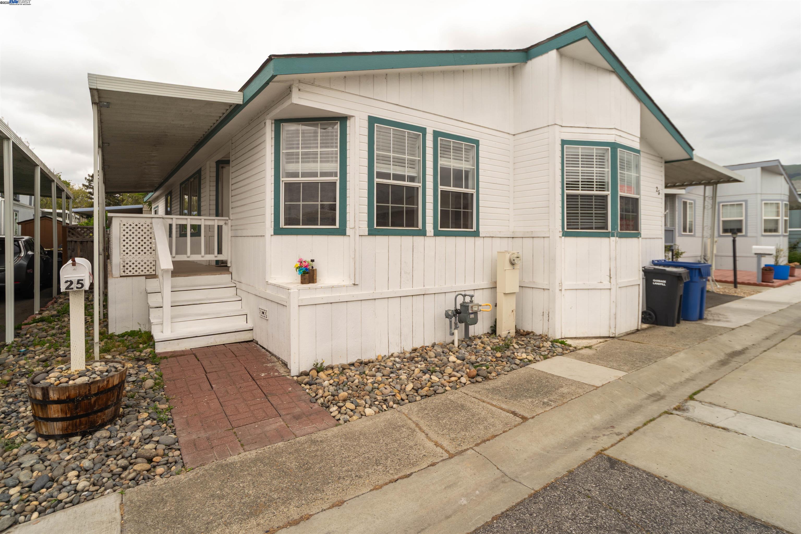Detail Gallery Image 1 of 27 For 120 Dixon Landing Rd Spc 25,  Milpitas,  CA 95035 - 3 Beds | 2 Baths