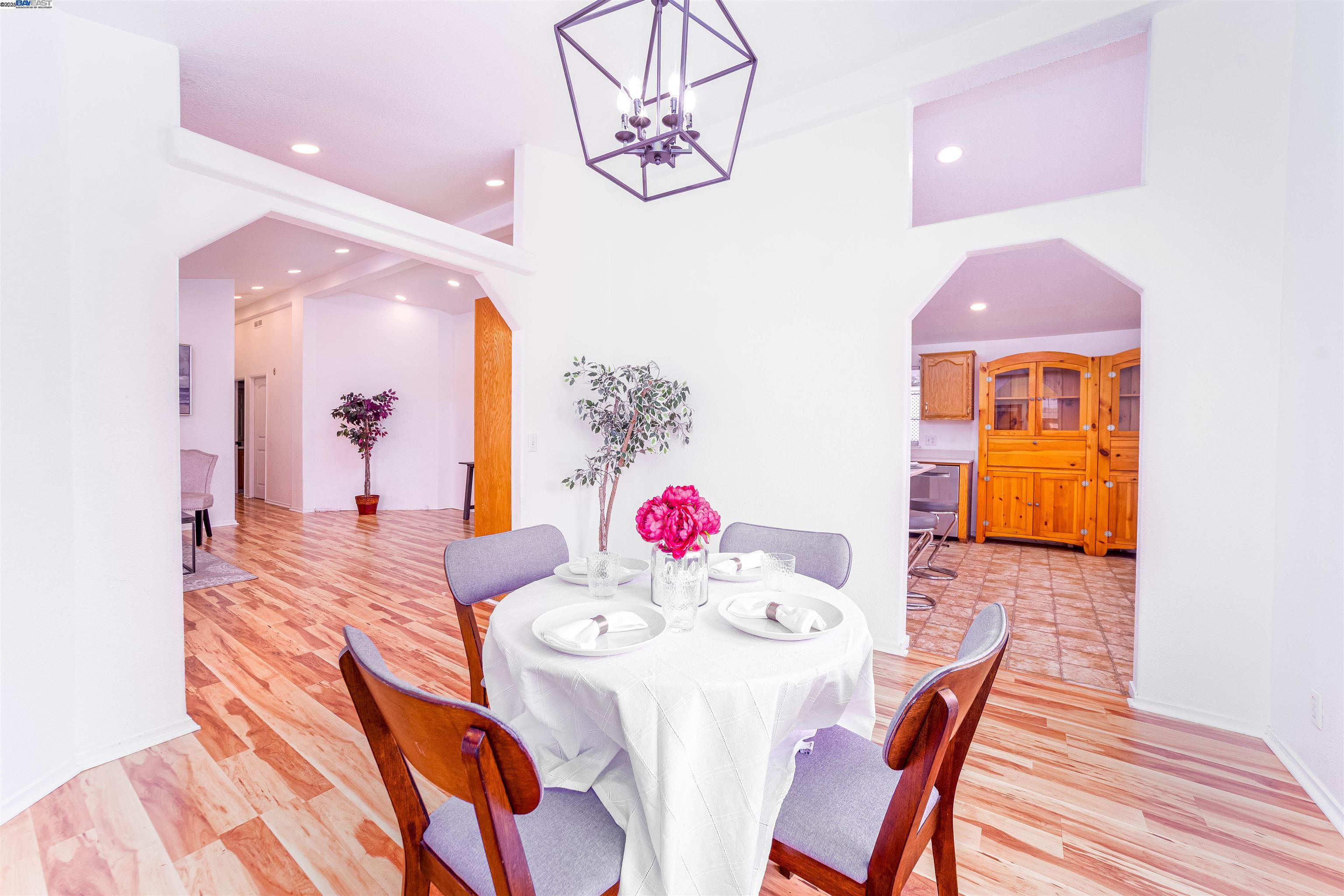 Detail Gallery Image 13 of 27 For 120 Dixon Landing Rd Spc 25,  Milpitas,  CA 95035 - 3 Beds | 2 Baths