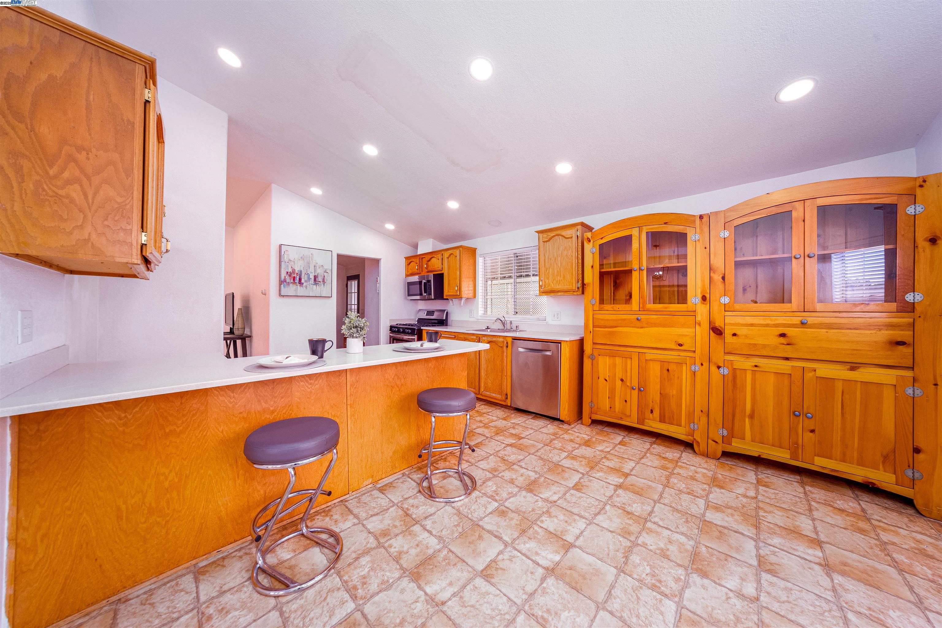Detail Gallery Image 15 of 27 For 120 Dixon Landing Rd Spc 25,  Milpitas,  CA 95035 - 3 Beds | 2 Baths