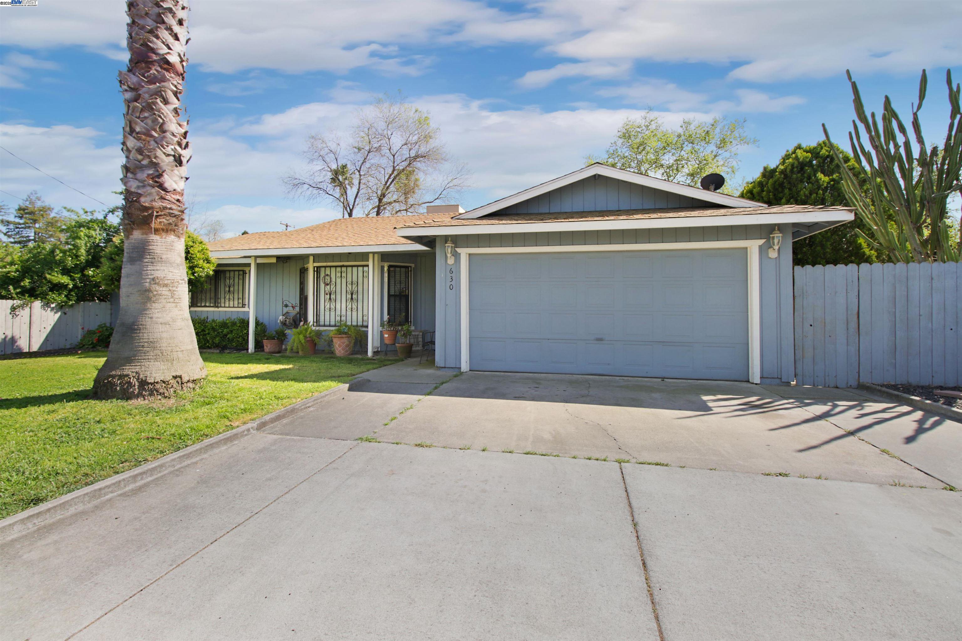 Detail Gallery Image 3 of 34 For 630 Jessie Ave, Sacramento,  CA 95838 - 6 Beds | 4 Baths