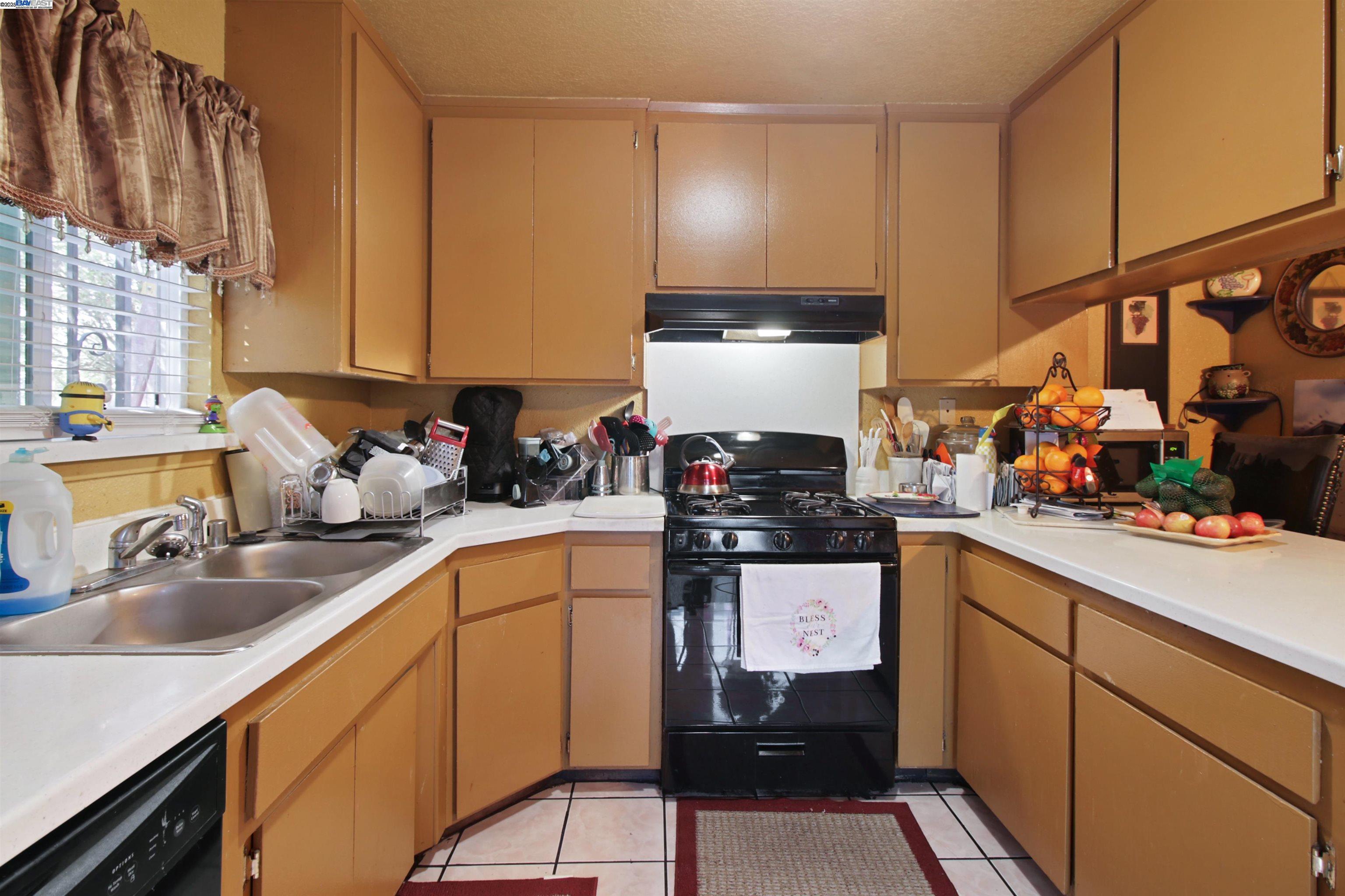 Detail Gallery Image 5 of 34 For 630 Jessie Ave, Sacramento,  CA 95838 - 6 Beds | 4 Baths
