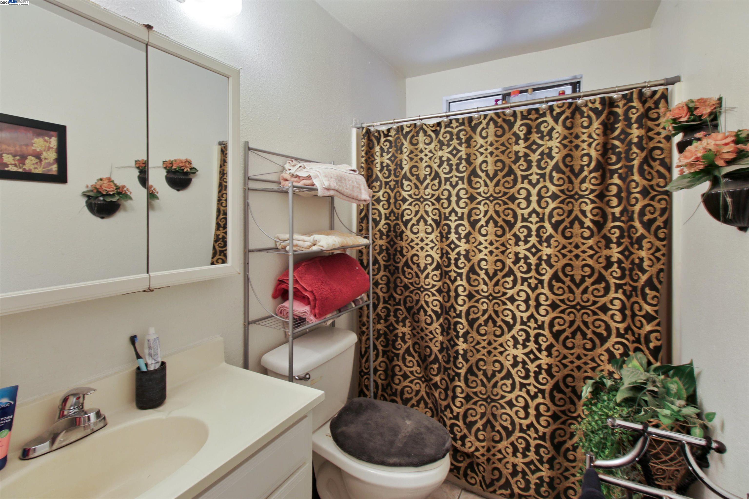 Detail Gallery Image 9 of 34 For 630 Jessie Ave, Sacramento,  CA 95838 - 6 Beds | 4 Baths