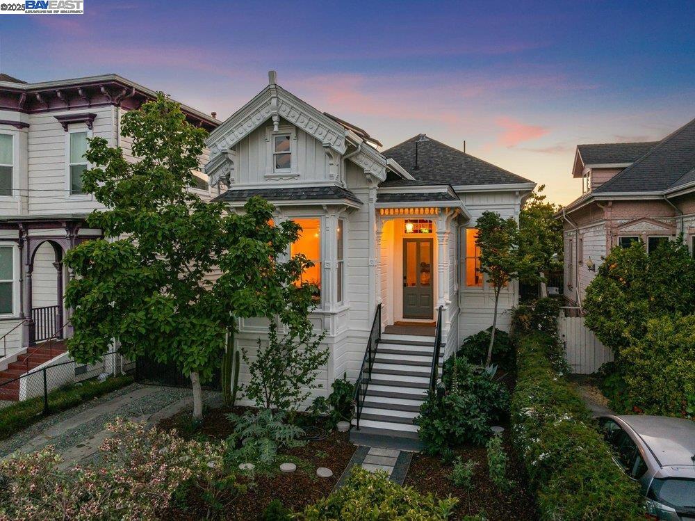 Detail Gallery Image 1 of 1 For 1835 Myrtle St, Oakland,  CA 94607 - 3 Beds | 2 Baths
