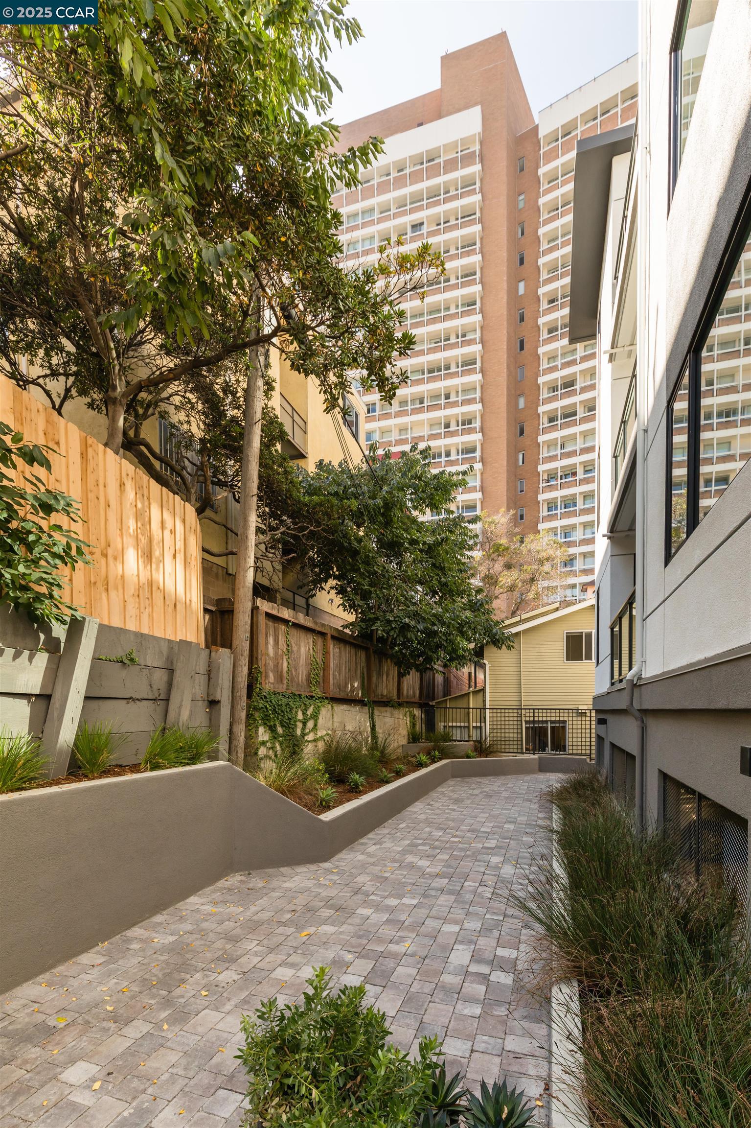 Detail Gallery Image 12 of 28 For 58 Vernon St #201,  Oakland,  CA 94610 - 2 Beds | 2 Baths