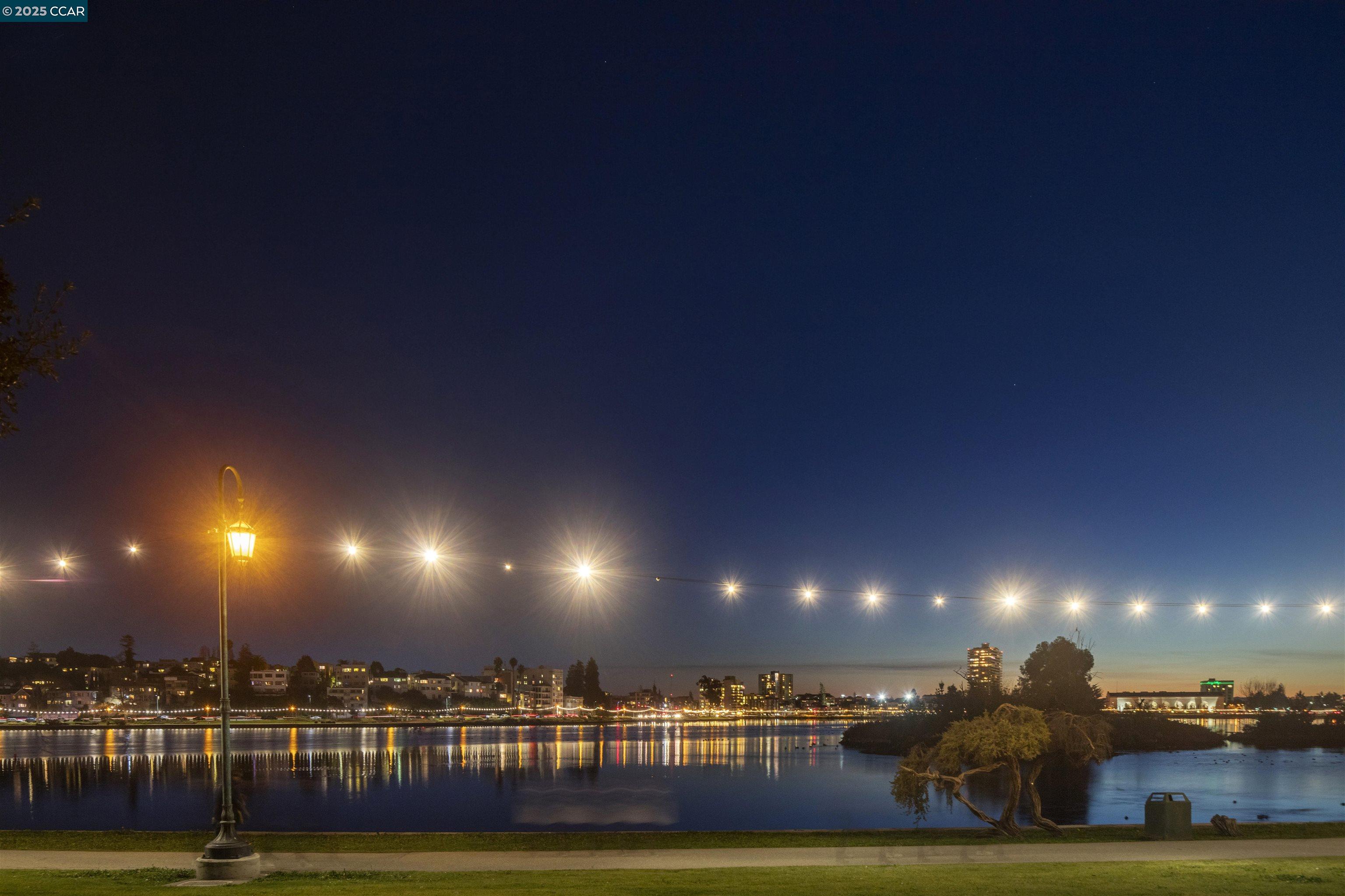 Detail Gallery Image 22 of 28 For 58 Vernon St #201,  Oakland,  CA 94610 - 2 Beds | 2 Baths