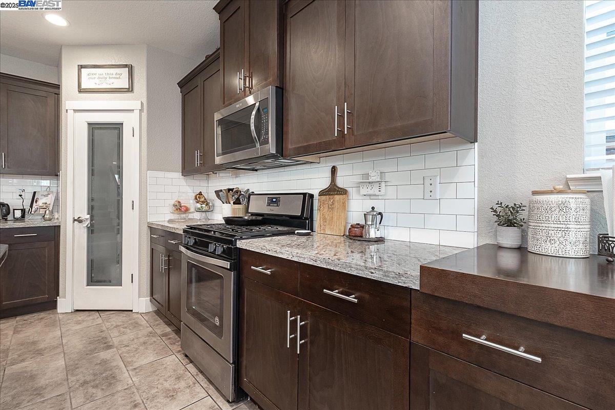 Detail Gallery Image 11 of 32 For 17867 Leto Way, Lathrop,  CA 95330 - 5 Beds | 4 Baths