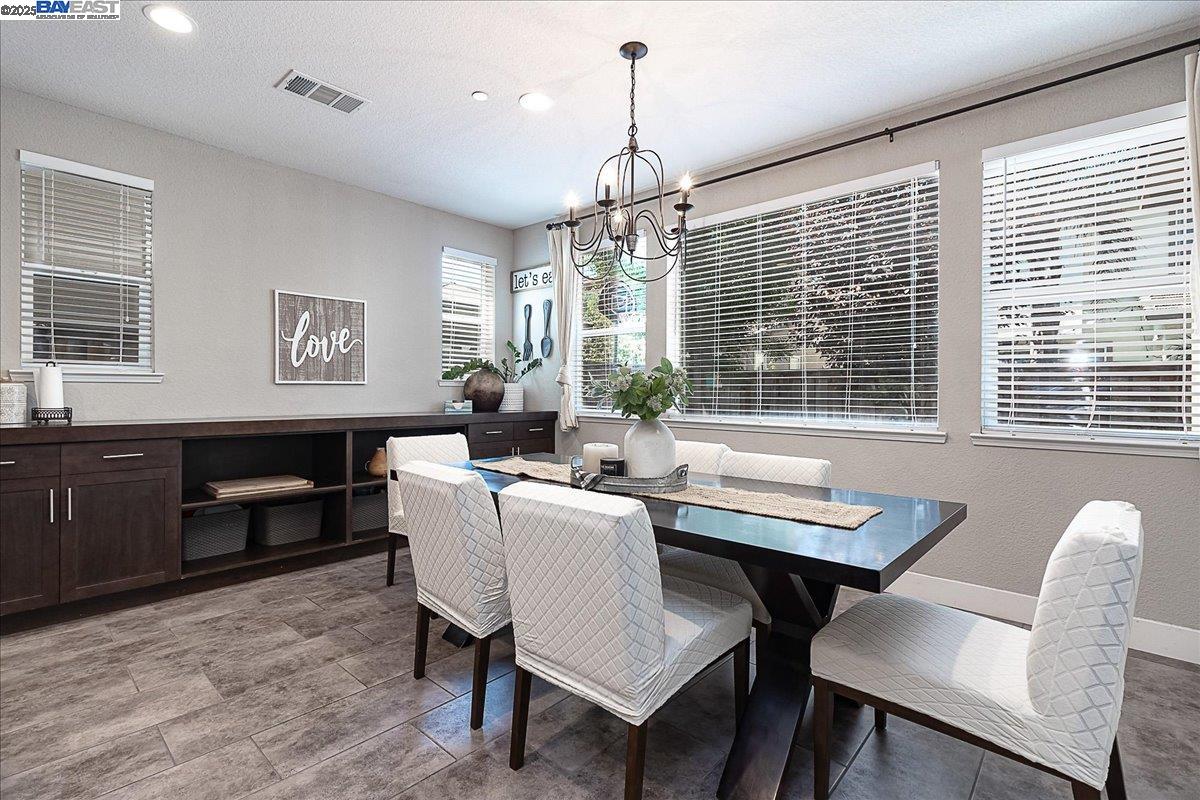 Detail Gallery Image 12 of 32 For 17867 Leto Way, Lathrop,  CA 95330 - 5 Beds | 4 Baths