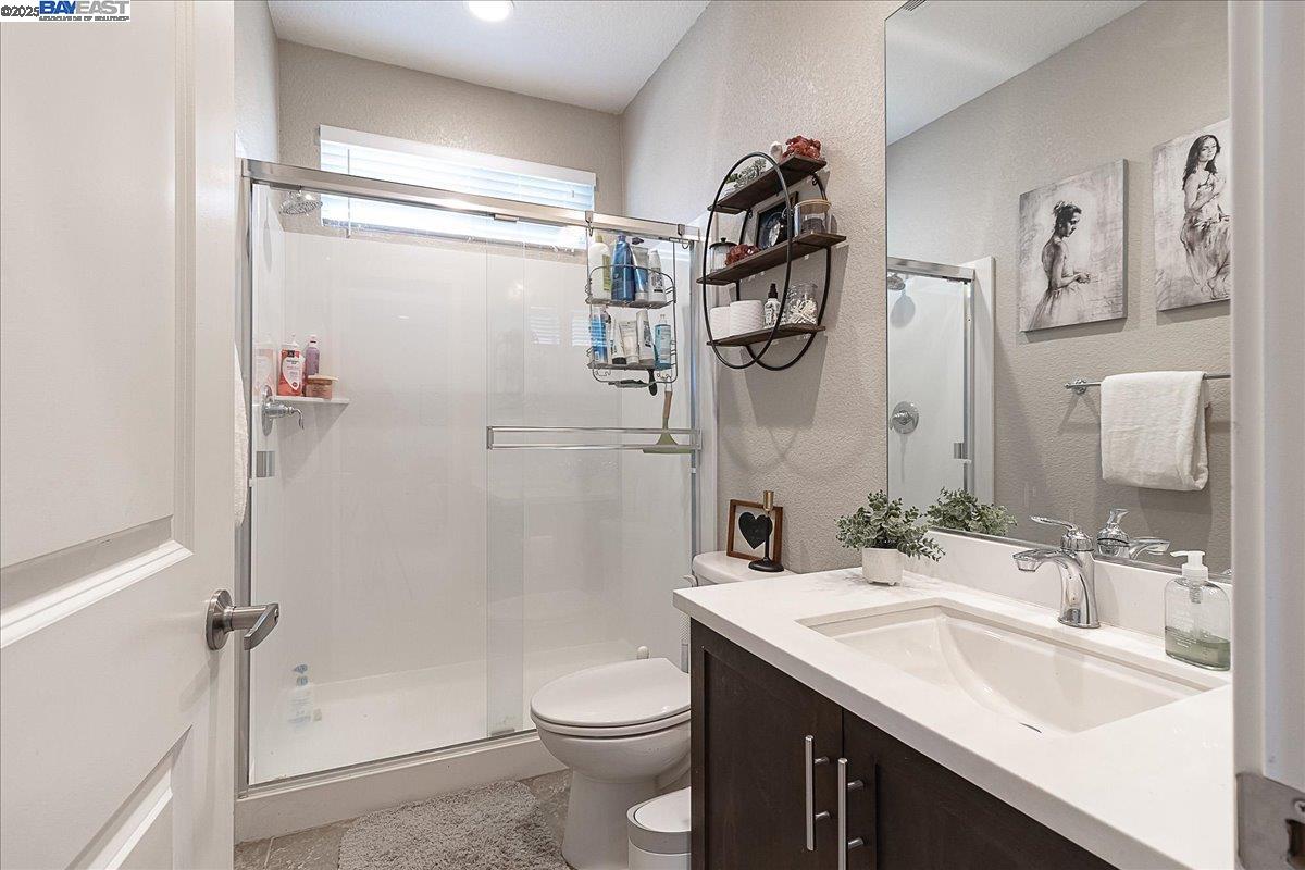 Detail Gallery Image 17 of 32 For 17867 Leto Way, Lathrop,  CA 95330 - 5 Beds | 4 Baths
