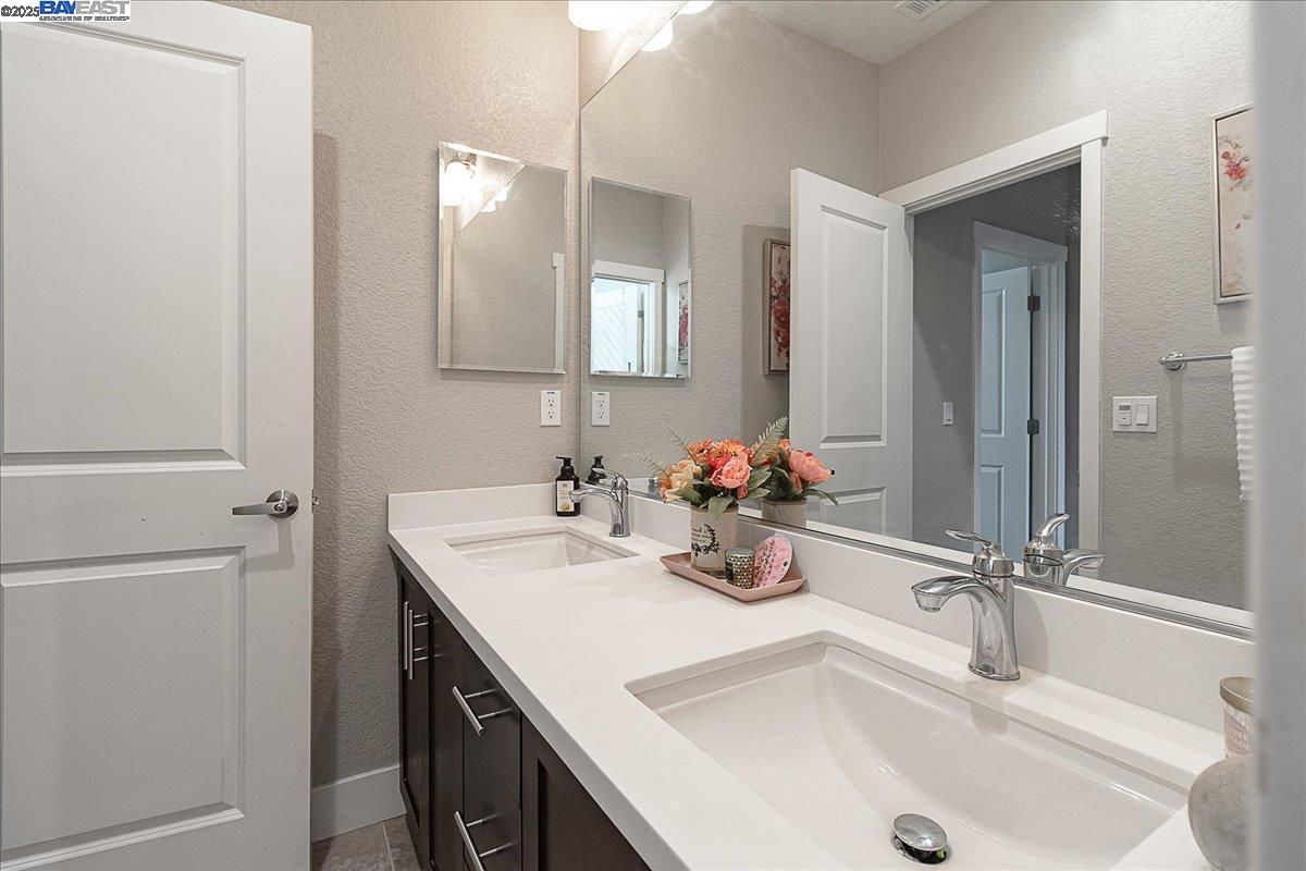 Detail Gallery Image 26 of 32 For 17867 Leto Way, Lathrop,  CA 95330 - 5 Beds | 4 Baths