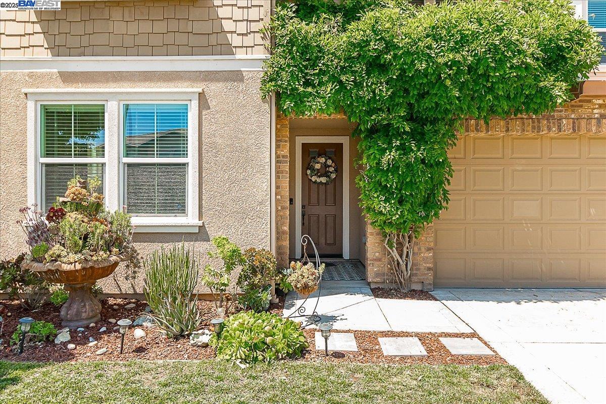 Detail Gallery Image 4 of 32 For 17867 Leto Way, Lathrop,  CA 95330 - 5 Beds | 4 Baths
