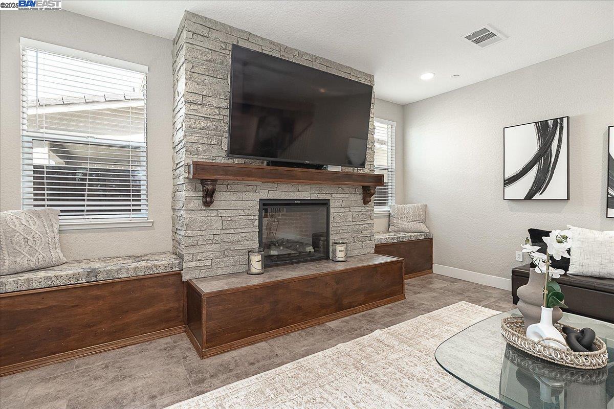 Detail Gallery Image 8 of 32 For 17867 Leto Way, Lathrop,  CA 95330 - 5 Beds | 4 Baths