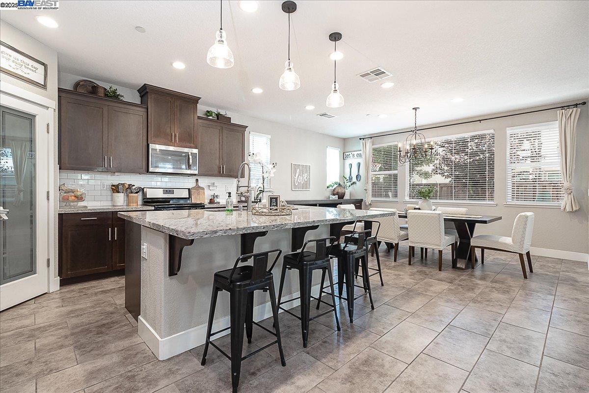 Detail Gallery Image 9 of 32 For 17867 Leto Way, Lathrop,  CA 95330 - 5 Beds | 4 Baths