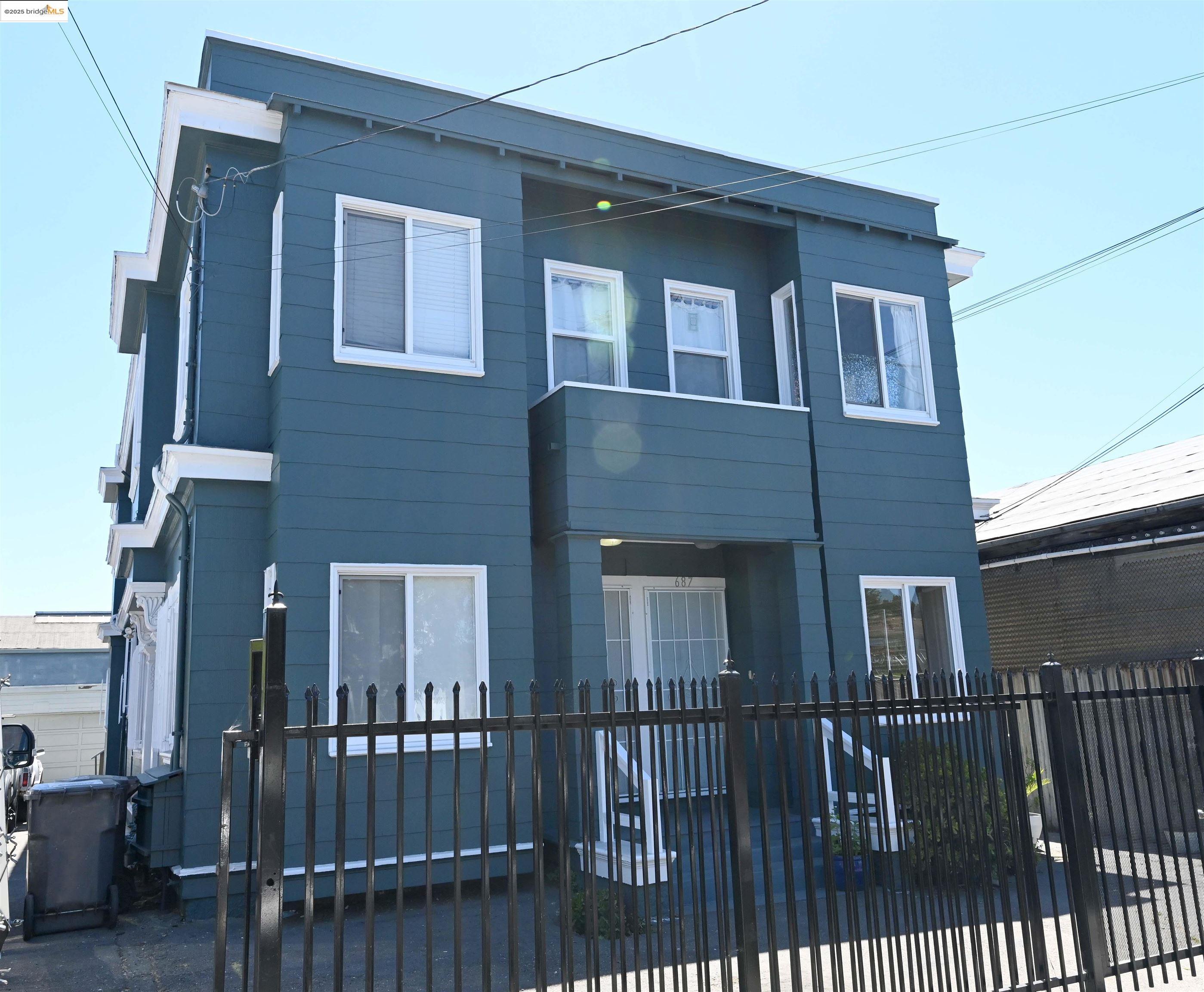 Detail Gallery Image 1 of 1 For 685 37th Street #689,  Oakland,  CA 94609 - 2 Beds | 1 Baths