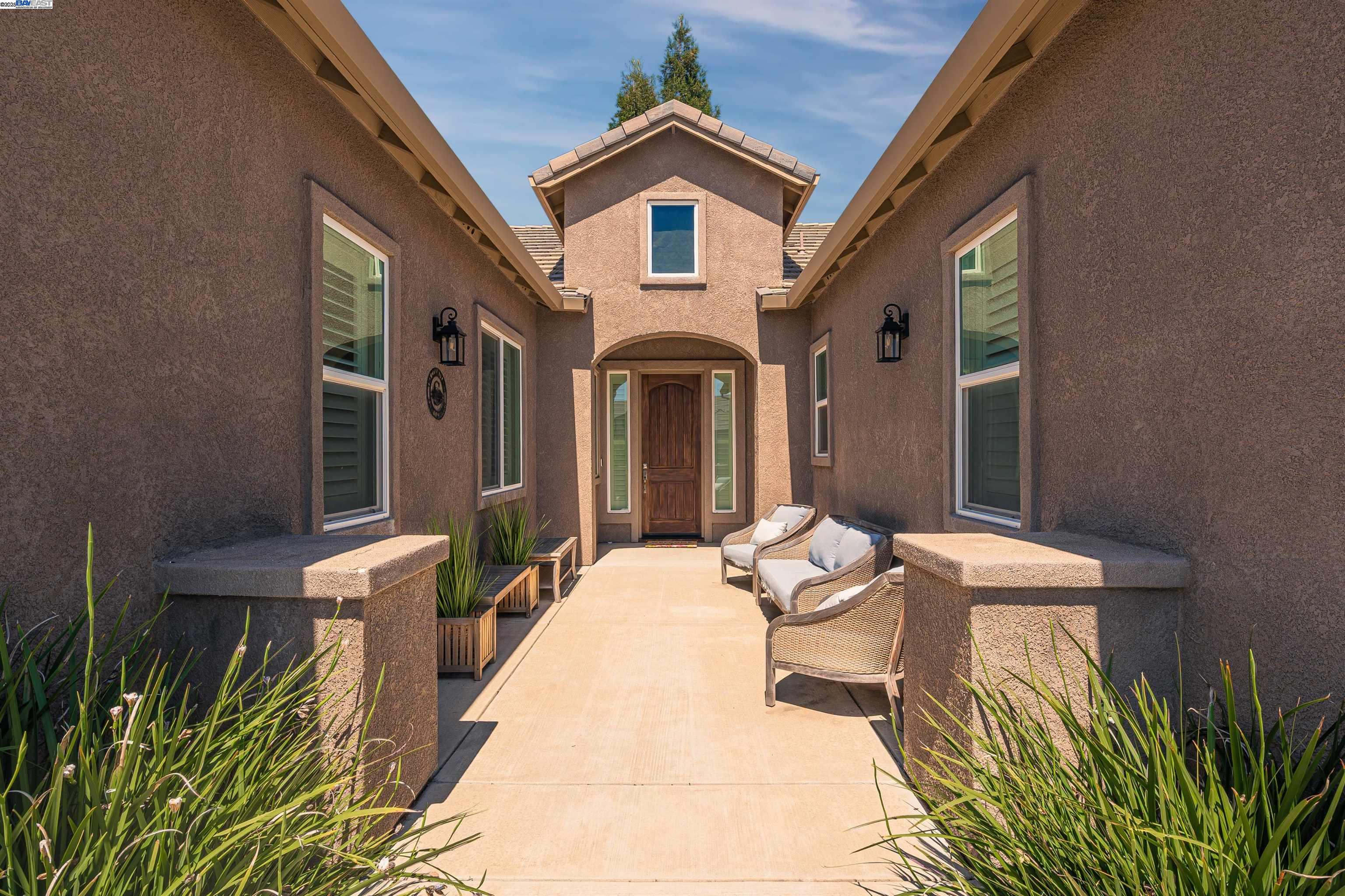 Detail Gallery Image 2 of 33 For 1927 El Portal Dr, Merced,  CA 95340 - 5 Beds | 2/1 Baths
