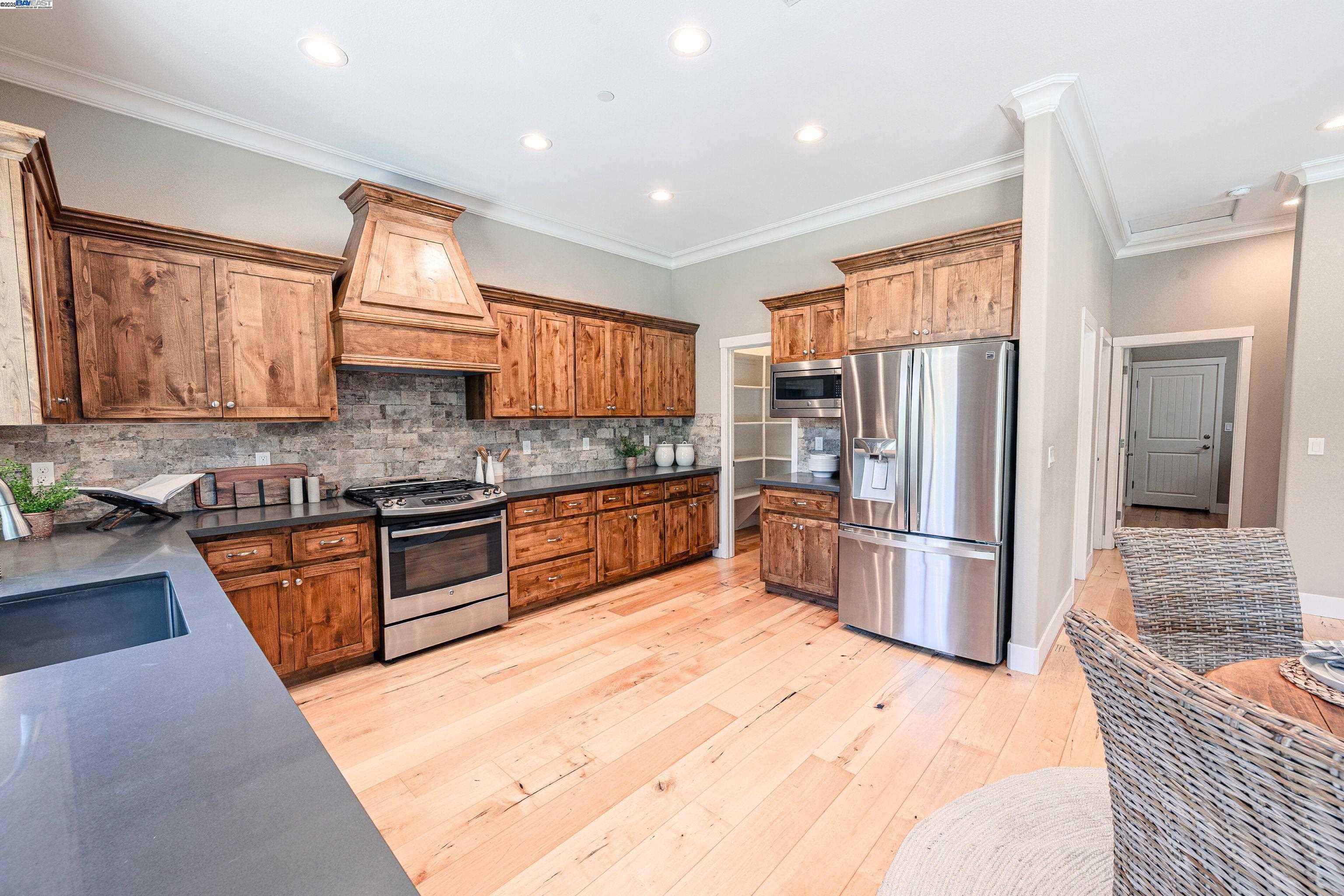Detail Gallery Image 11 of 33 For 1927 El Portal Dr, Merced,  CA 95340 - 5 Beds | 2/1 Baths