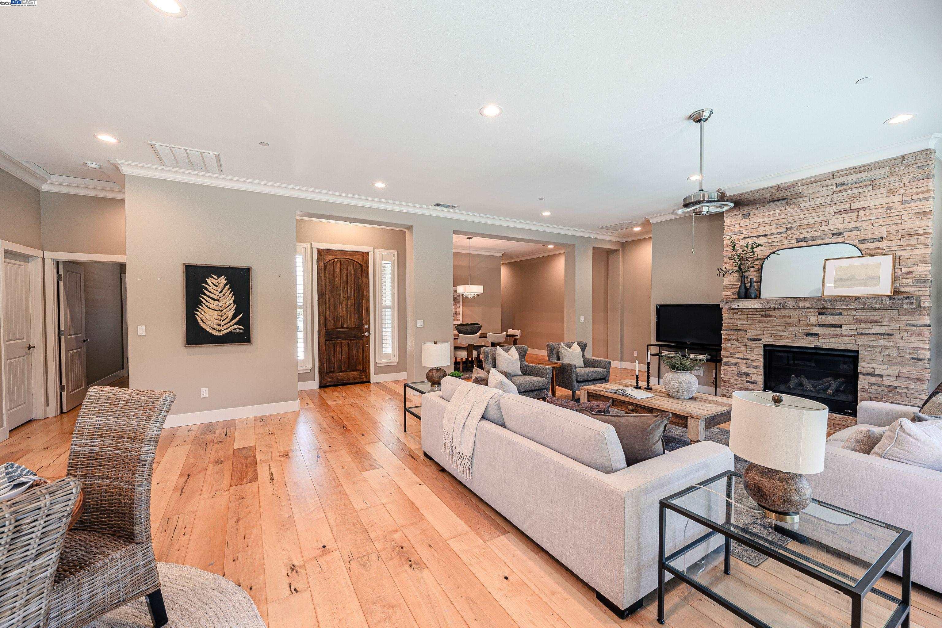 Detail Gallery Image 14 of 33 For 1927 El Portal Dr, Merced,  CA 95340 - 5 Beds | 2/1 Baths