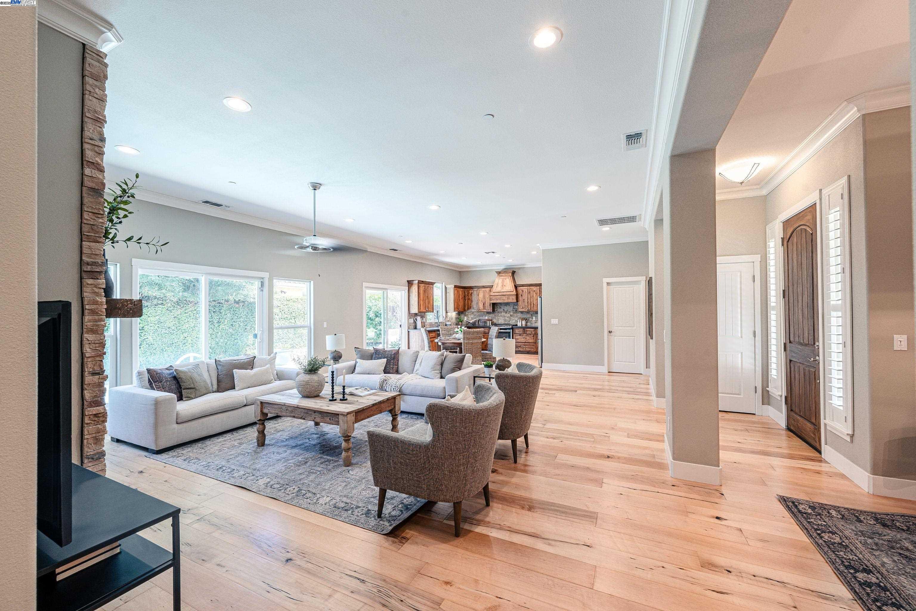 Detail Gallery Image 3 of 33 For 1927 El Portal Dr, Merced,  CA 95340 - 5 Beds | 2/1 Baths
