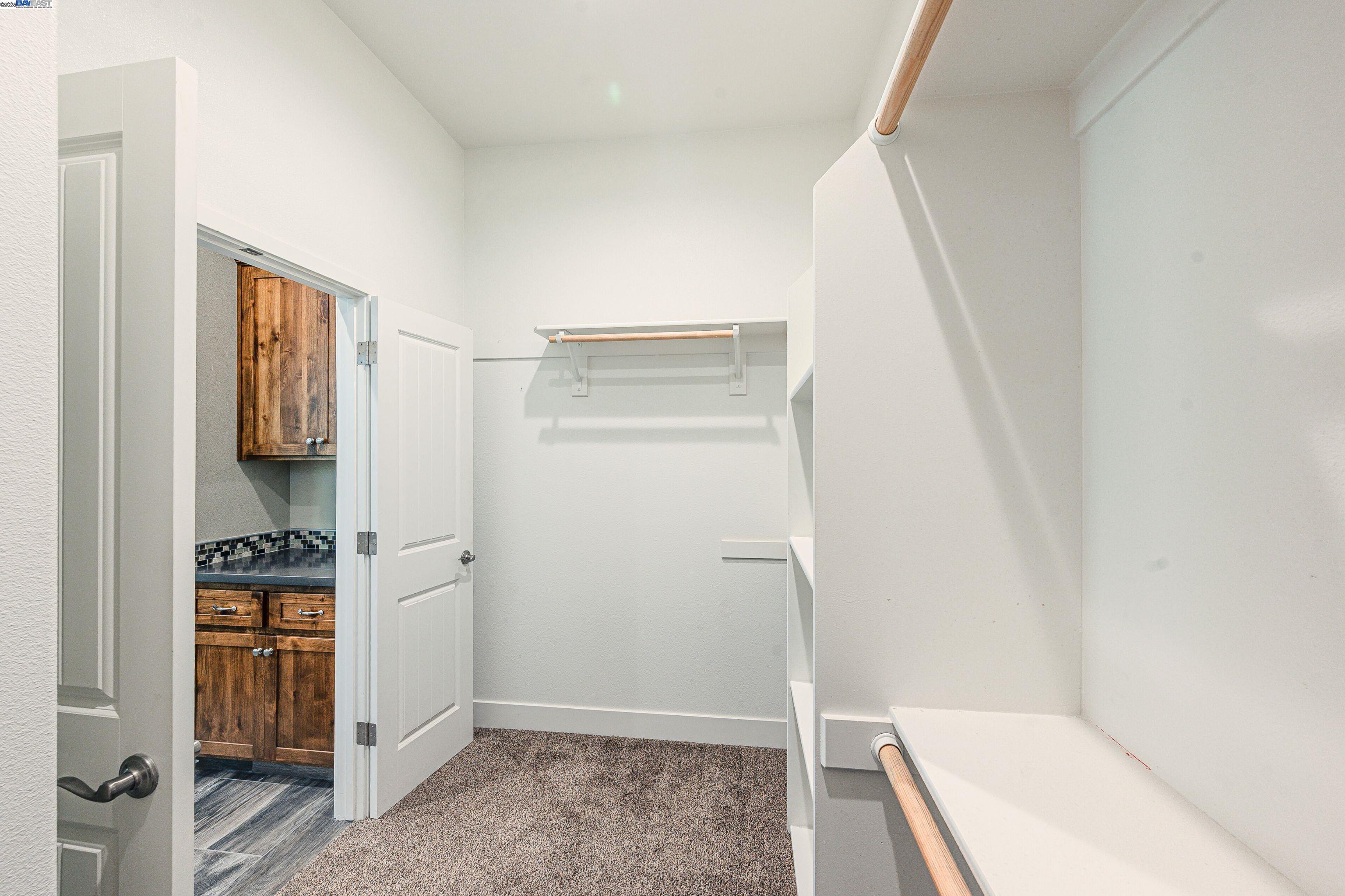 Detail Gallery Image 22 of 33 For 1927 El Portal Dr, Merced,  CA 95340 - 5 Beds | 2/1 Baths