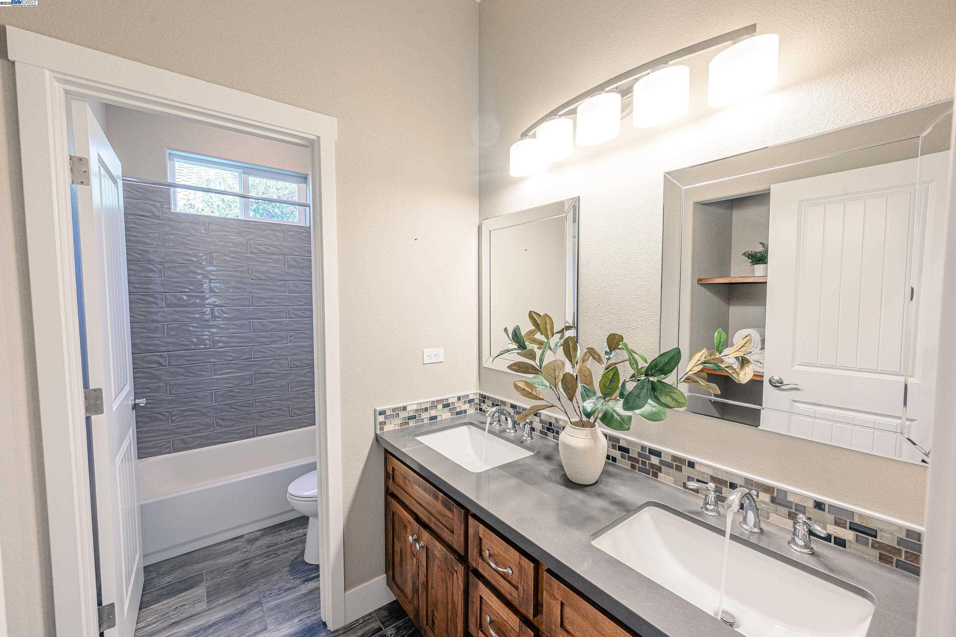 Detail Gallery Image 27 of 33 For 1927 El Portal Dr, Merced,  CA 95340 - 5 Beds | 2/1 Baths