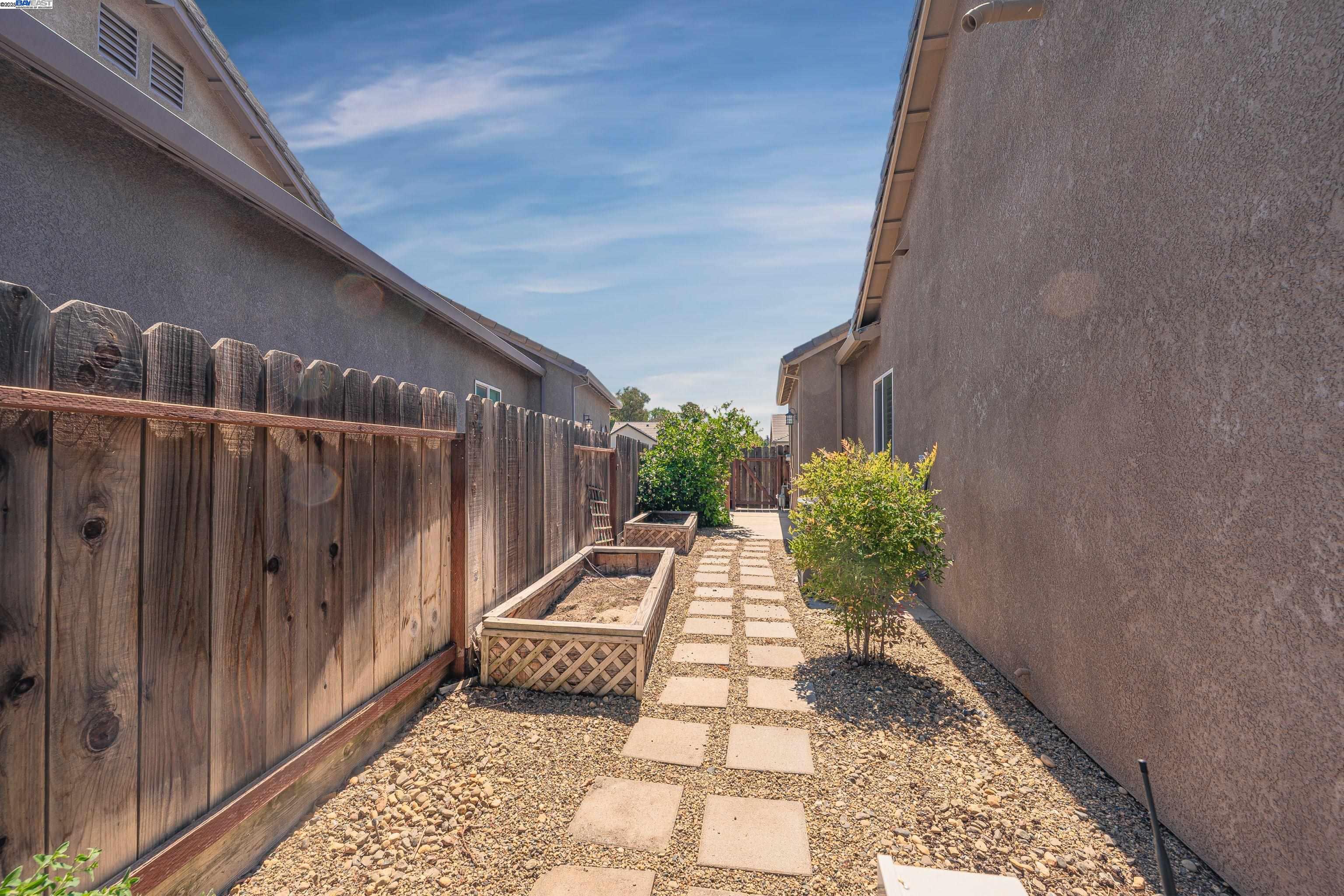 Detail Gallery Image 32 of 33 For 1927 El Portal Dr, Merced,  CA 95340 - 5 Beds | 2/1 Baths
