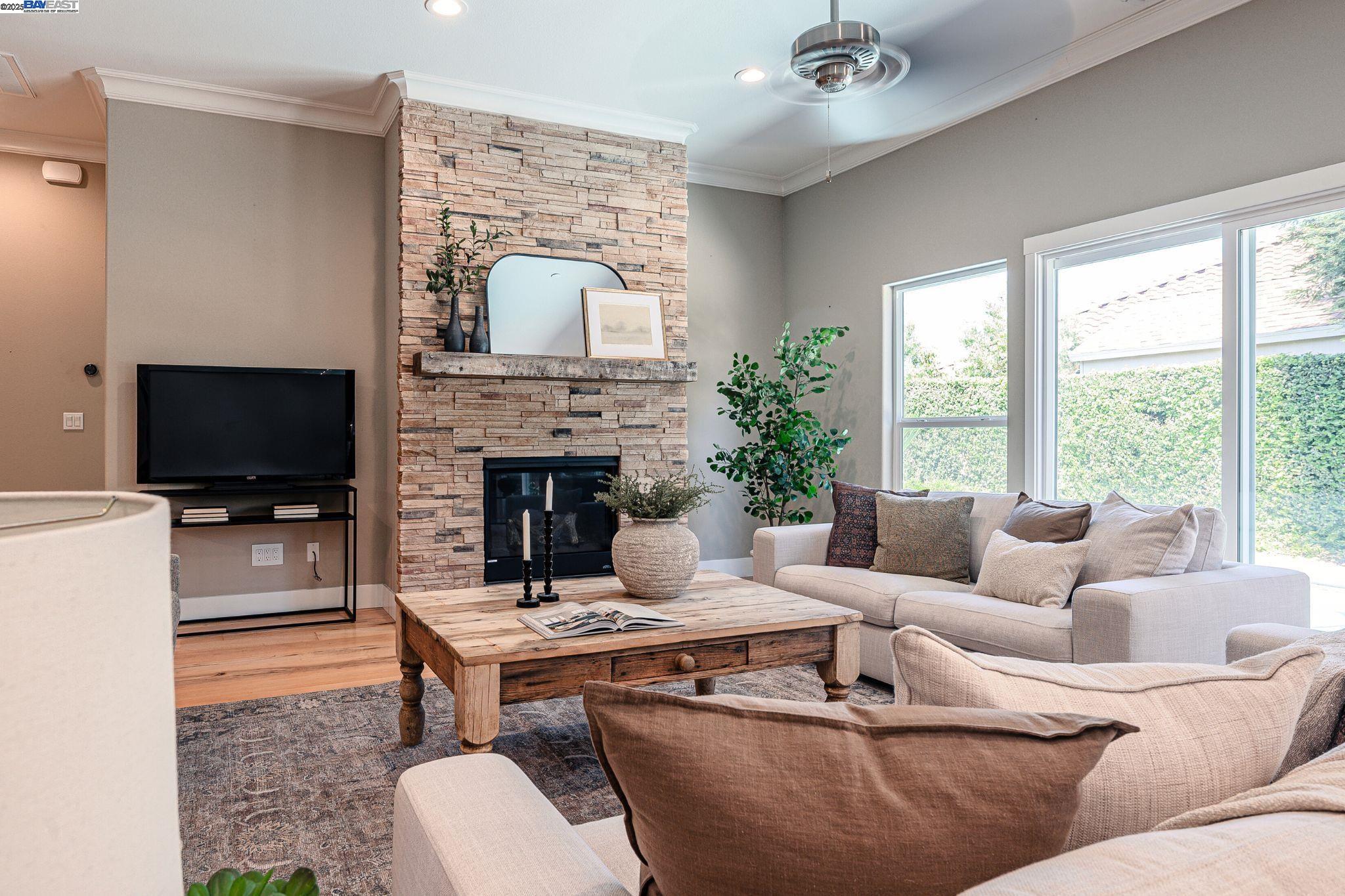 Detail Gallery Image 6 of 33 For 1927 El Portal Dr, Merced,  CA 95340 - 5 Beds | 2/1 Baths