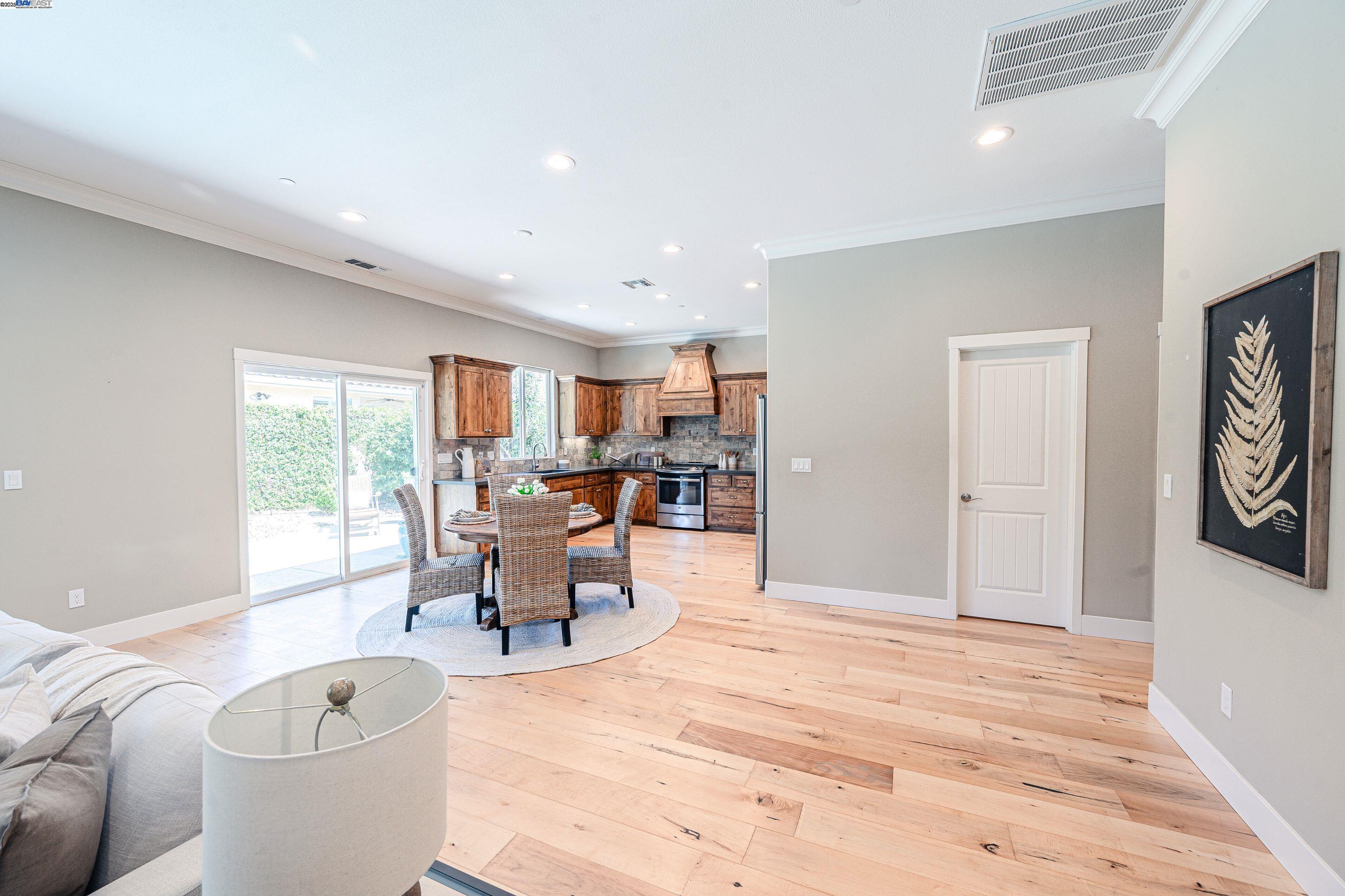 Detail Gallery Image 7 of 33 For 1927 El Portal Dr, Merced,  CA 95340 - 5 Beds | 2/1 Baths