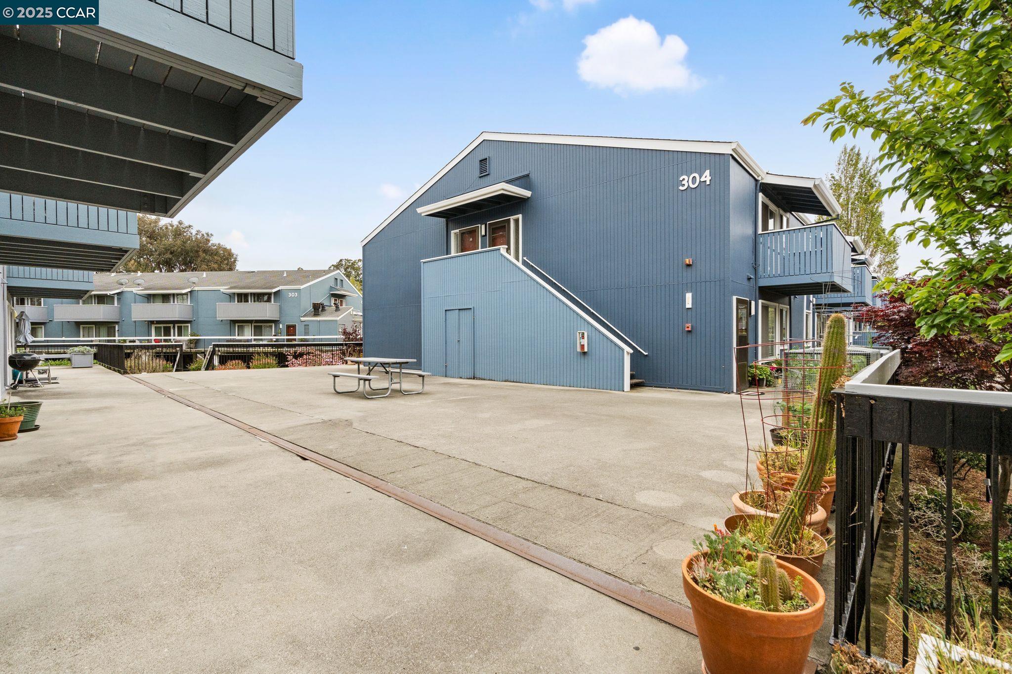 Detail Gallery Image 1 of 1 For 1126 Cherry Ave #104,  San Bruno,  CA 94066 - 1 Beds | 1 Baths