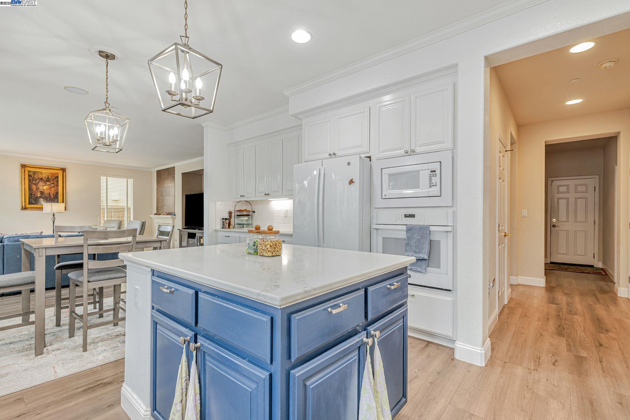 Detail Gallery Image 12 of 59 For 85 via Pescara, American Canyon,  CA 94503 - 6 Beds | 3 Baths