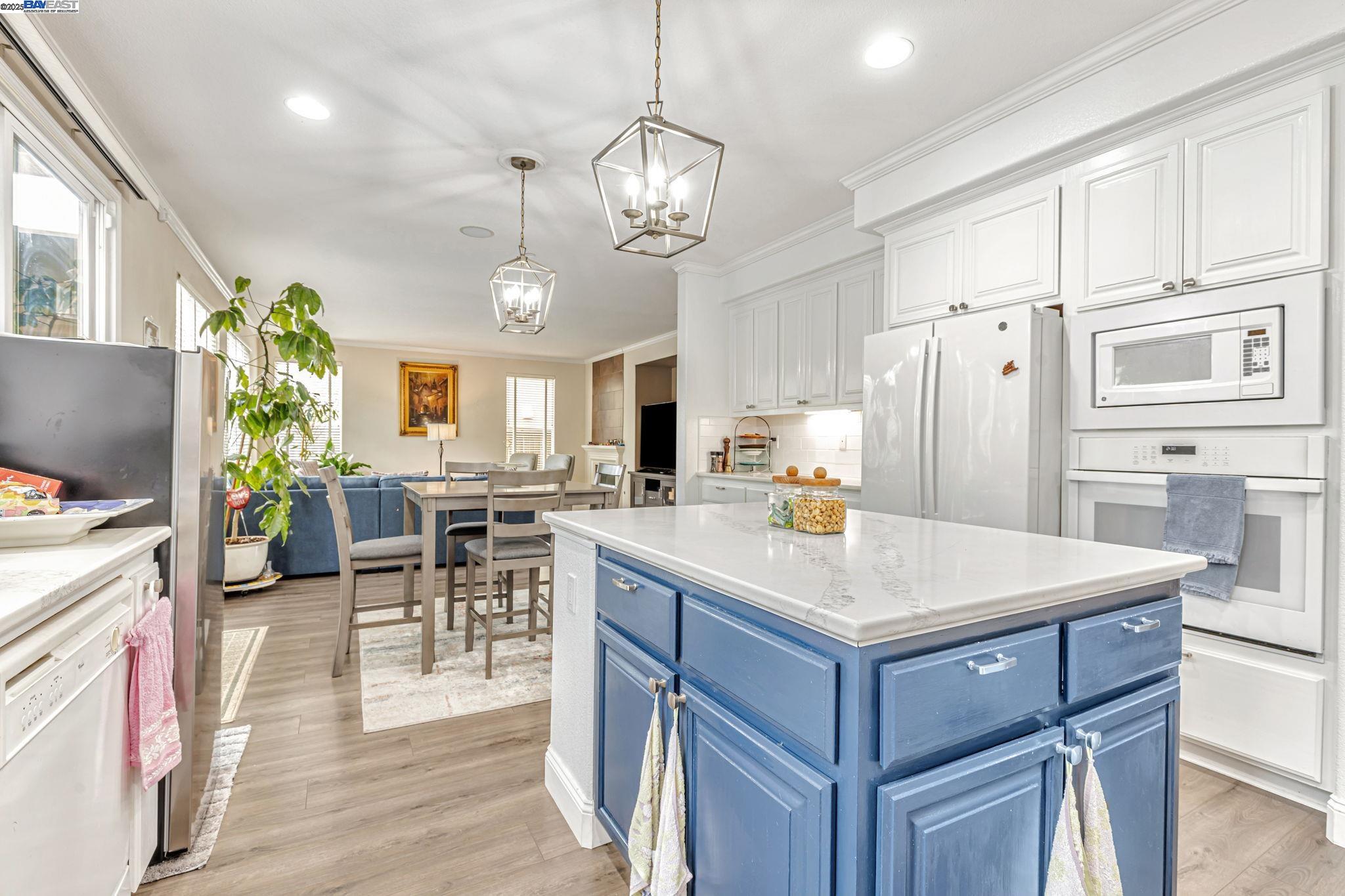 Detail Gallery Image 13 of 59 For 85 via Pescara, American Canyon,  CA 94503 - 6 Beds | 3 Baths