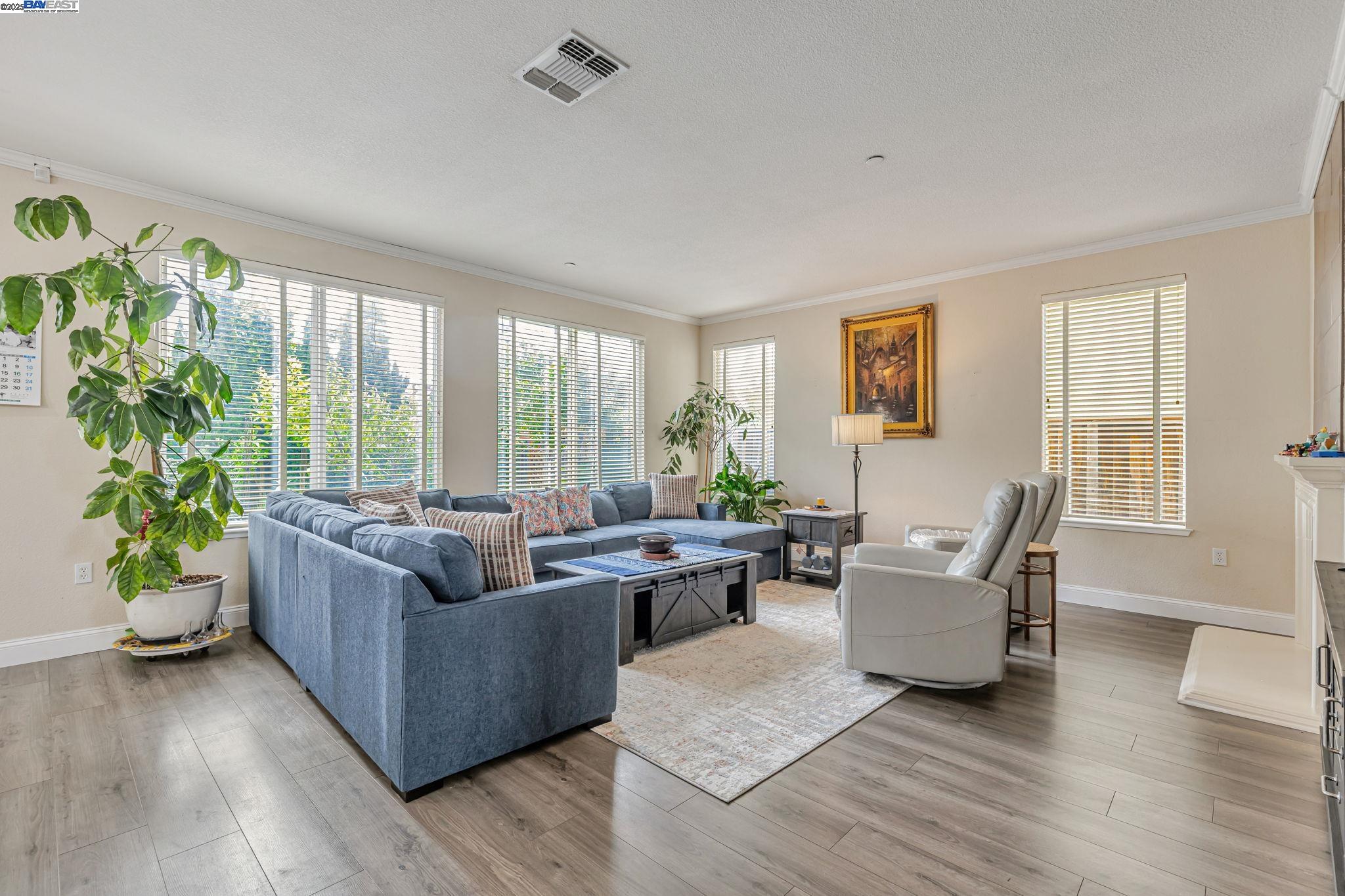 Detail Gallery Image 9 of 59 For 85 via Pescara, American Canyon,  CA 94503 - 6 Beds | 3 Baths