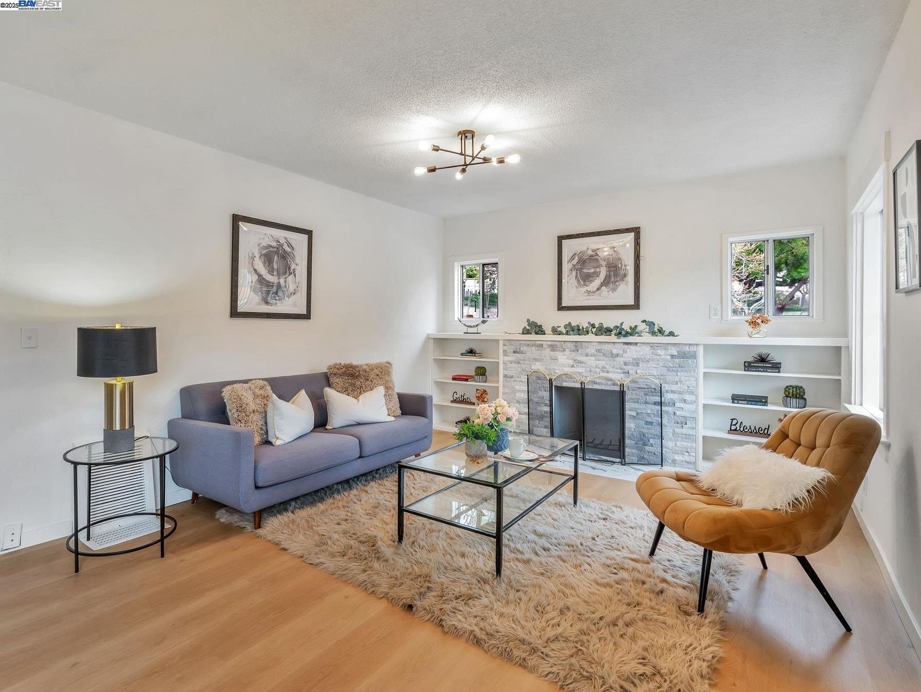 Detail Gallery Image 1 of 32 For 2539 Highland Ave, Oakland,  CA 94606 - 2 Beds | 1/1 Baths