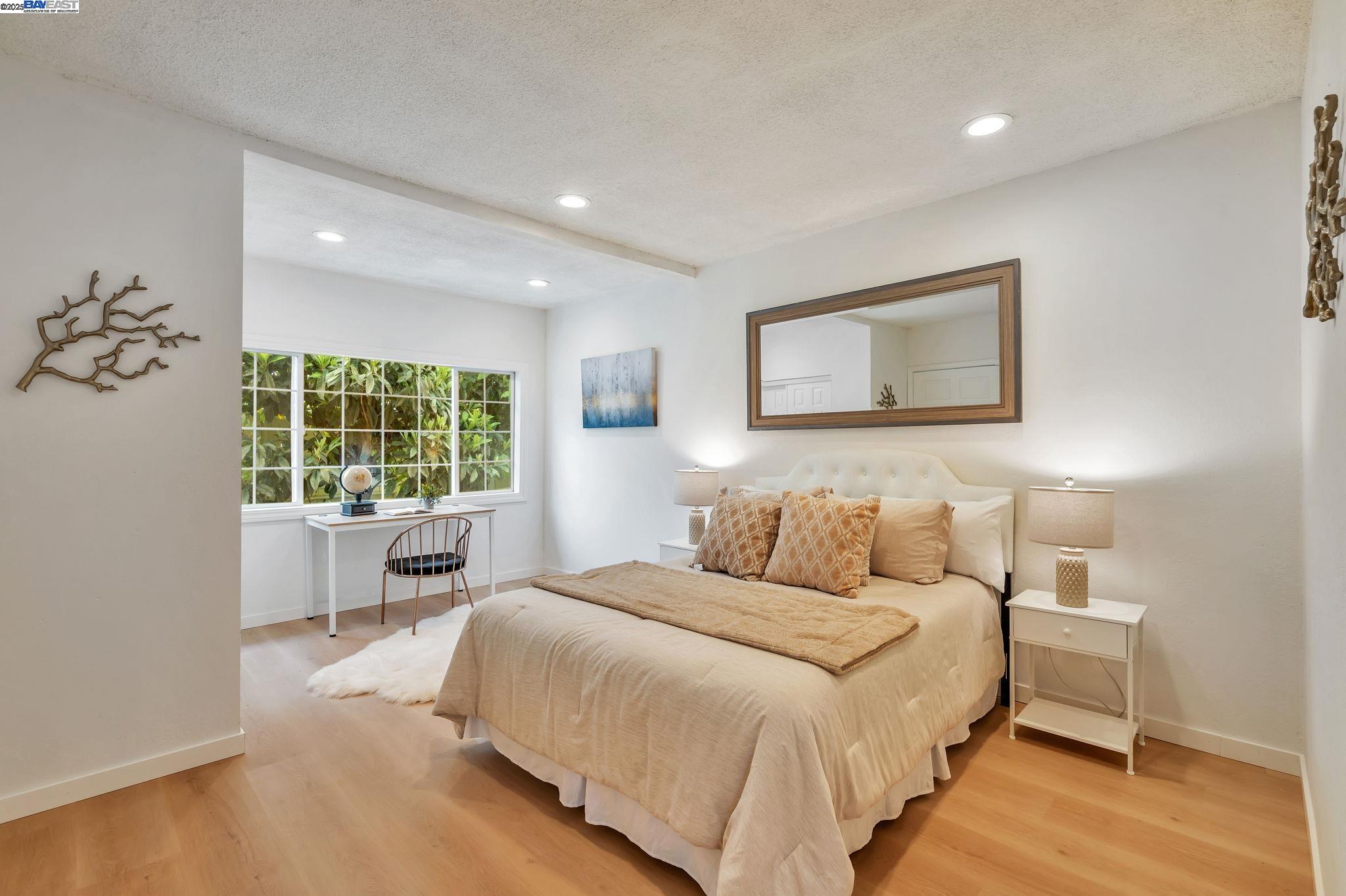 Detail Gallery Image 12 of 32 For 2539 Highland Ave, Oakland,  CA 94606 - 2 Beds | 1/1 Baths