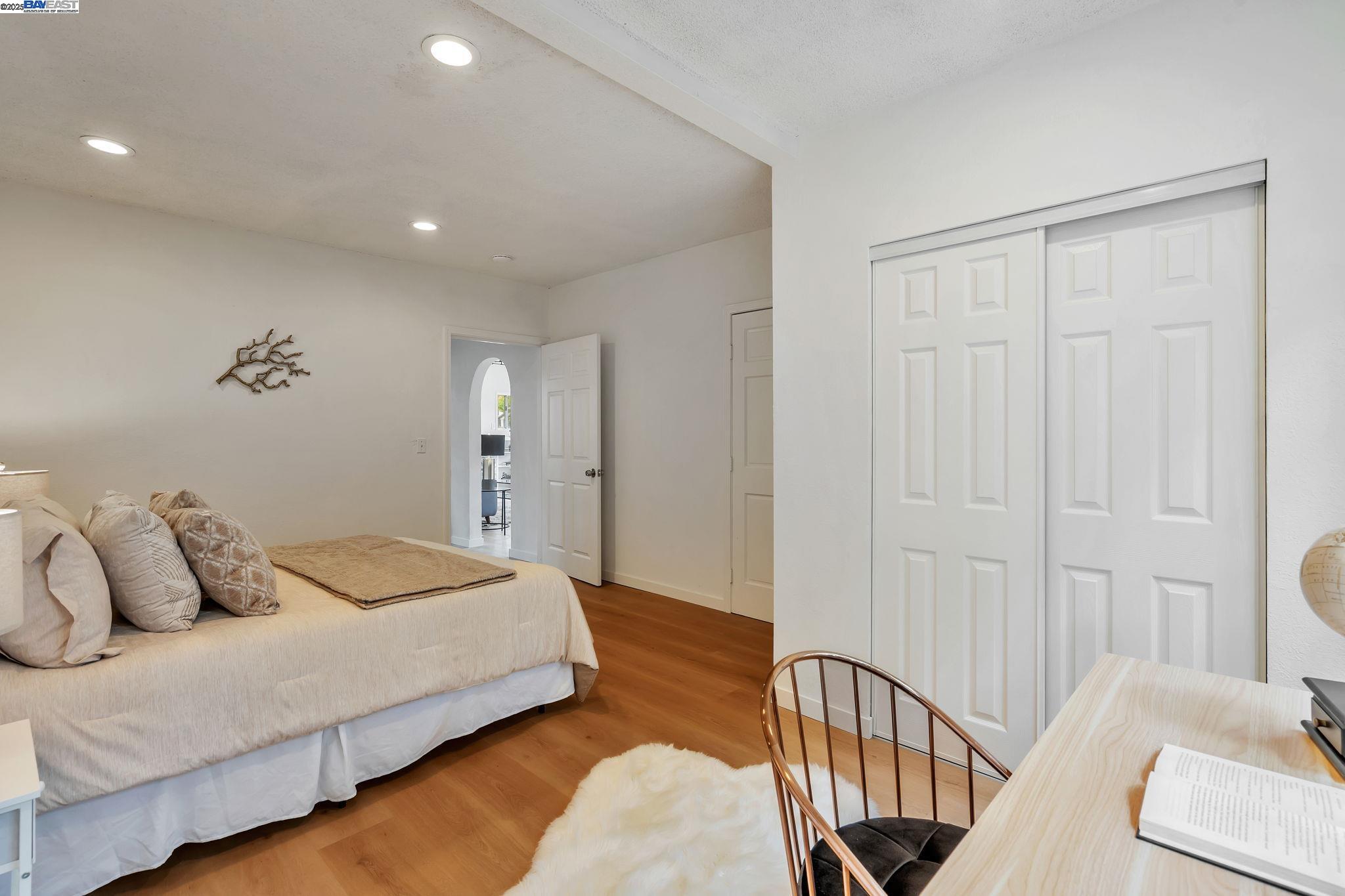 Detail Gallery Image 13 of 32 For 2539 Highland Ave, Oakland,  CA 94606 - 2 Beds | 1/1 Baths