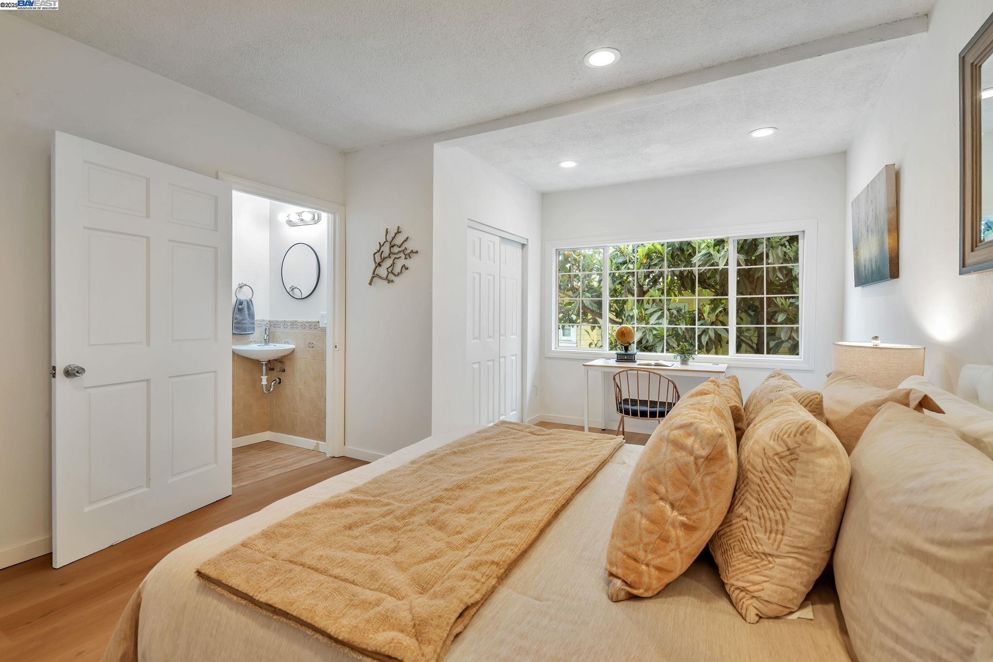 Detail Gallery Image 14 of 32 For 2539 Highland Ave, Oakland,  CA 94606 - 2 Beds | 1/1 Baths