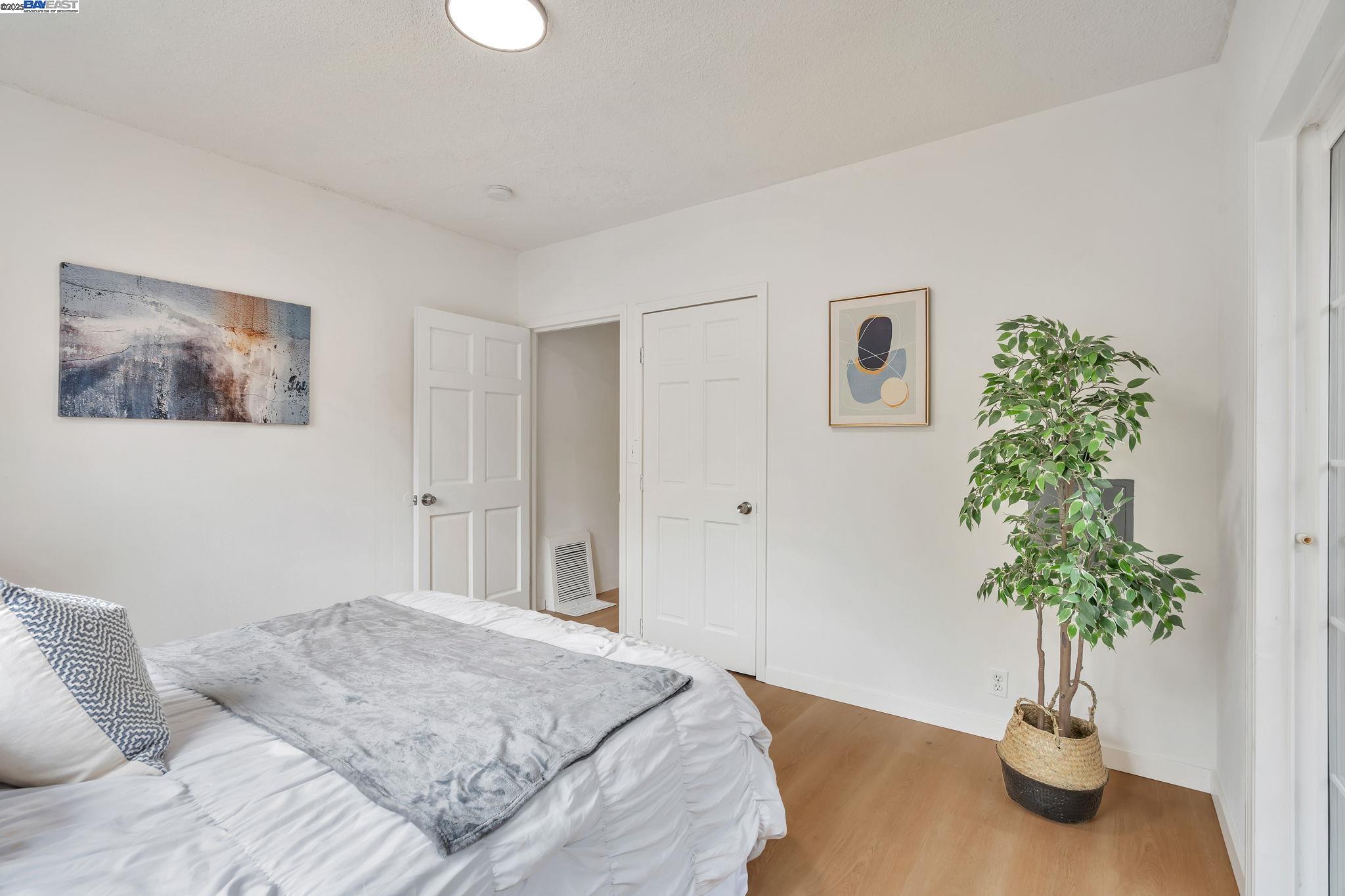 Detail Gallery Image 17 of 32 For 2539 Highland Ave, Oakland,  CA 94606 - 2 Beds | 1/1 Baths