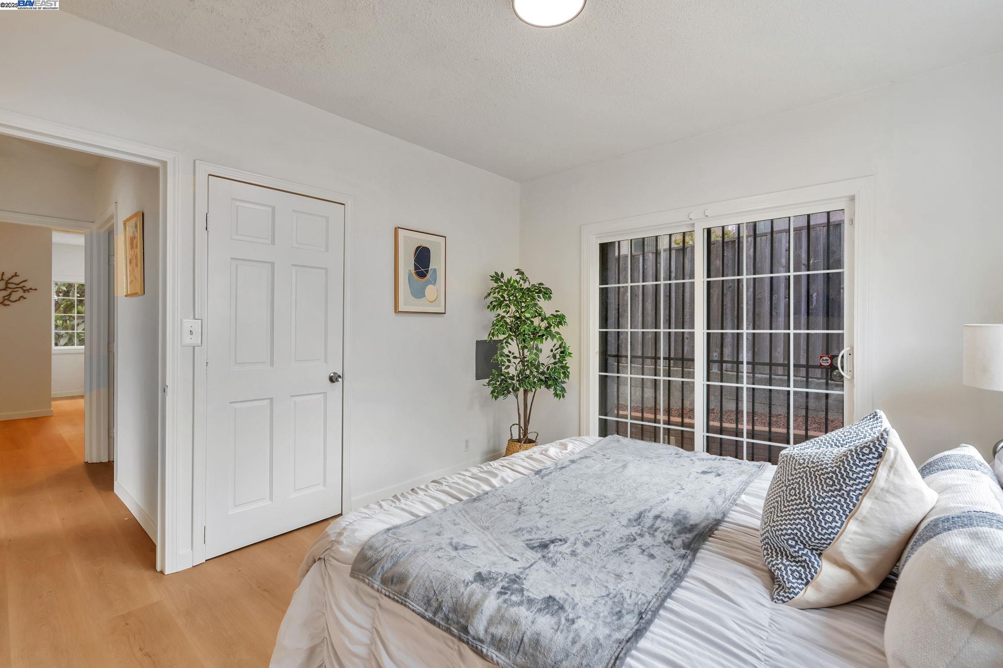 Detail Gallery Image 18 of 32 For 2539 Highland Ave, Oakland,  CA 94606 - 2 Beds | 1/1 Baths