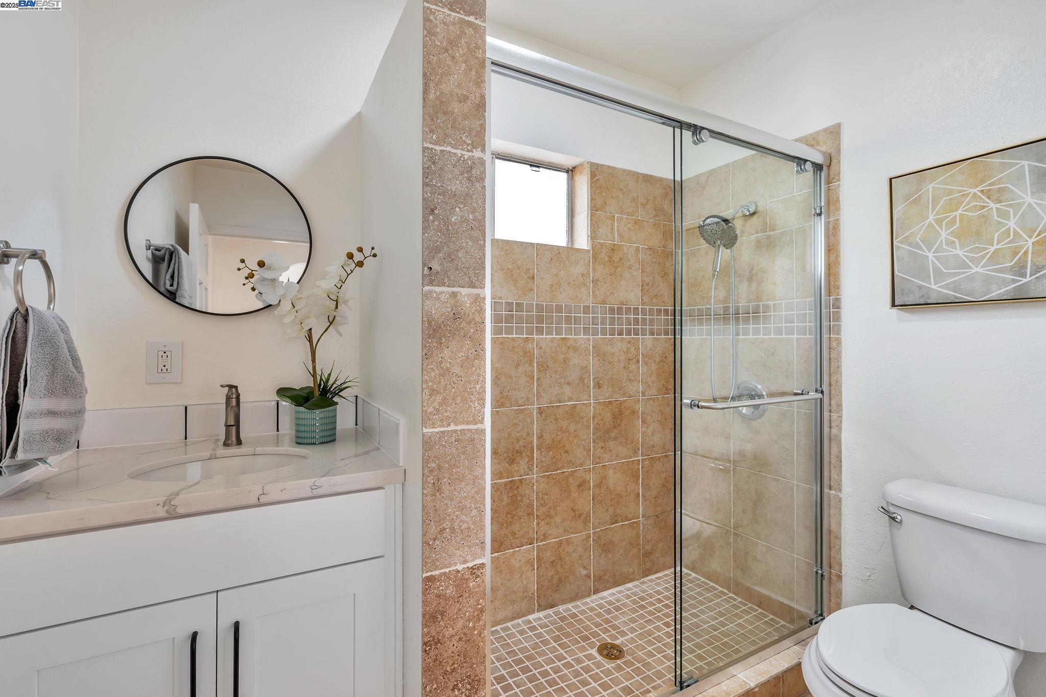 Detail Gallery Image 19 of 32 For 2539 Highland Ave, Oakland,  CA 94606 - 2 Beds | 1/1 Baths