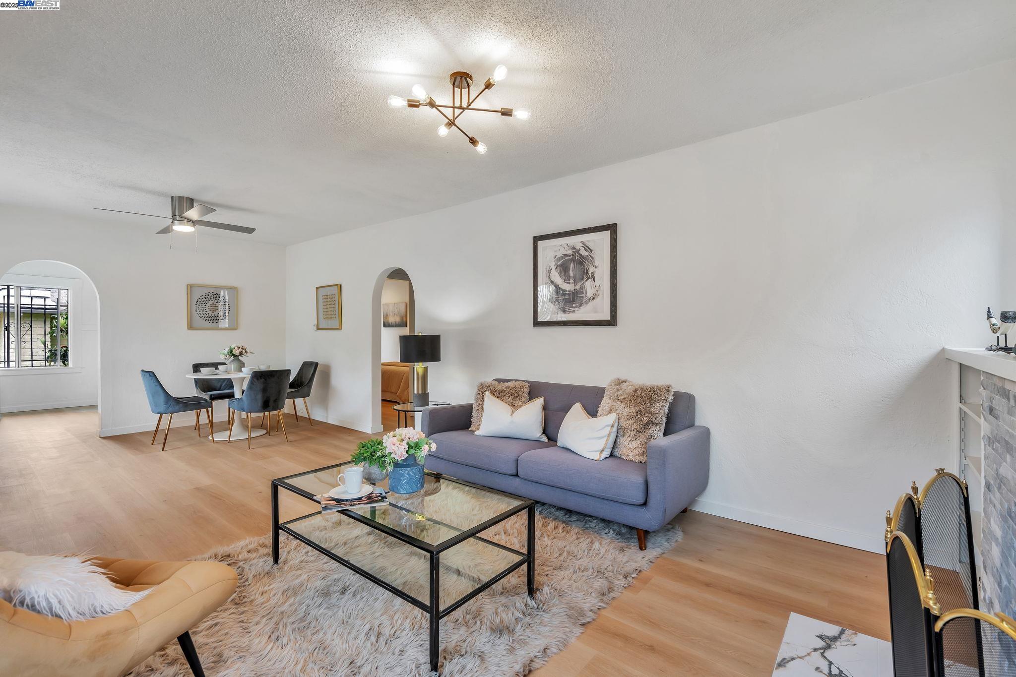Detail Gallery Image 3 of 32 For 2539 Highland Ave, Oakland,  CA 94606 - 2 Beds | 1/1 Baths
