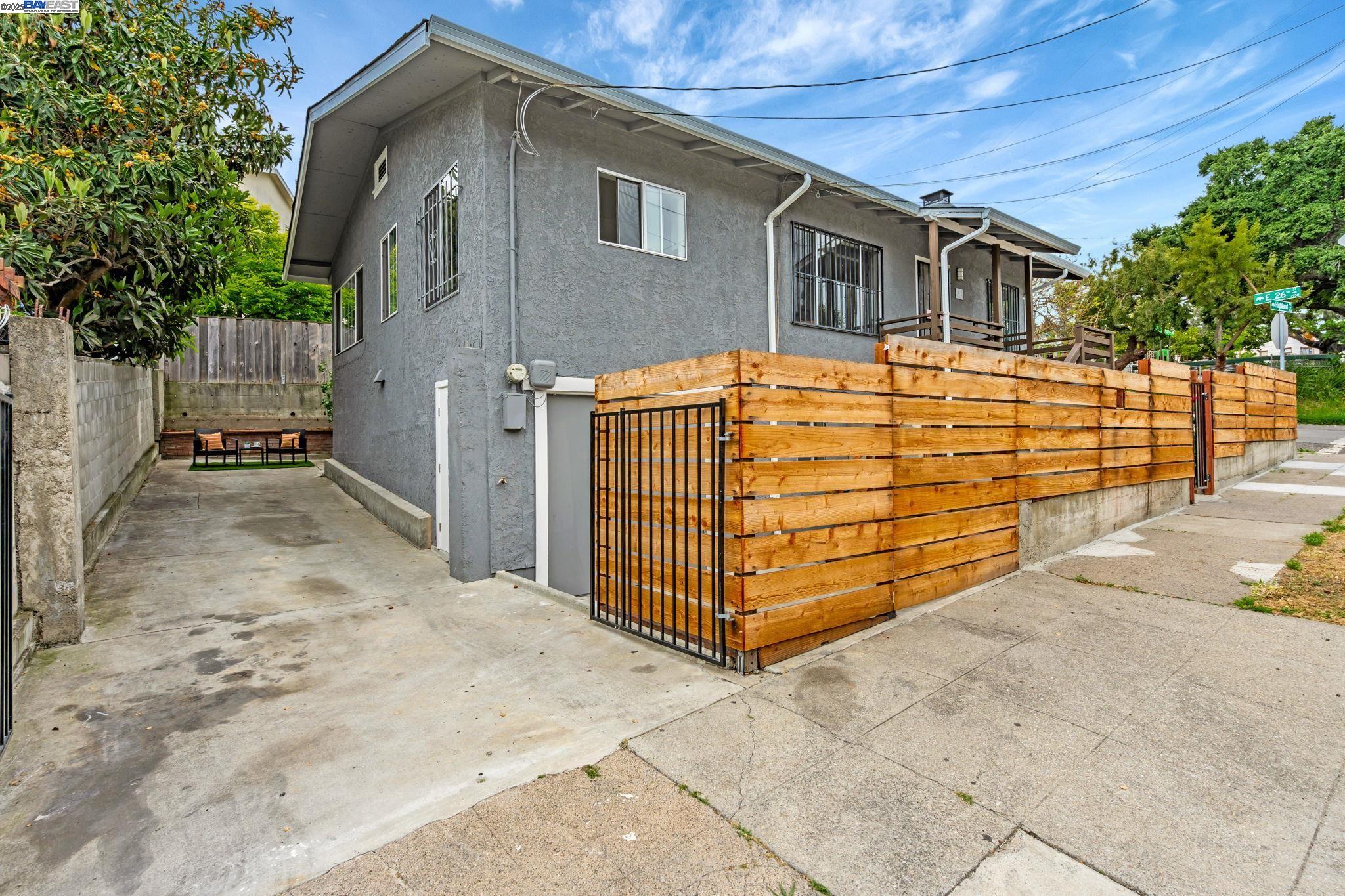 Detail Gallery Image 25 of 32 For 2539 Highland Ave, Oakland,  CA 94606 - 2 Beds | 1/1 Baths