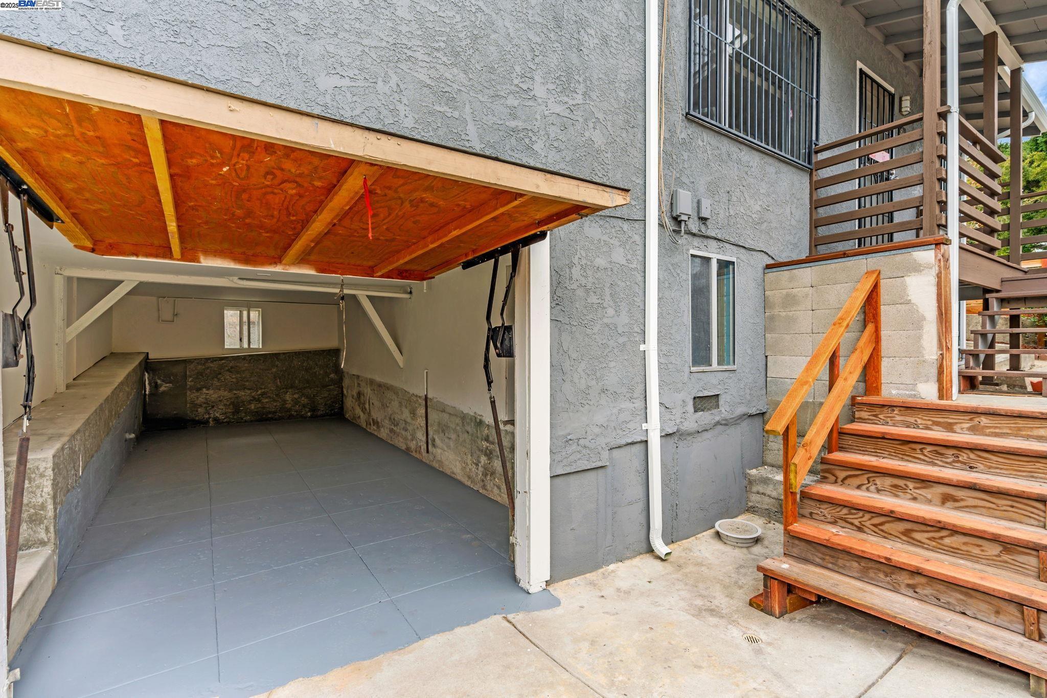 Detail Gallery Image 26 of 32 For 2539 Highland Ave, Oakland,  CA 94606 - 2 Beds | 1/1 Baths
