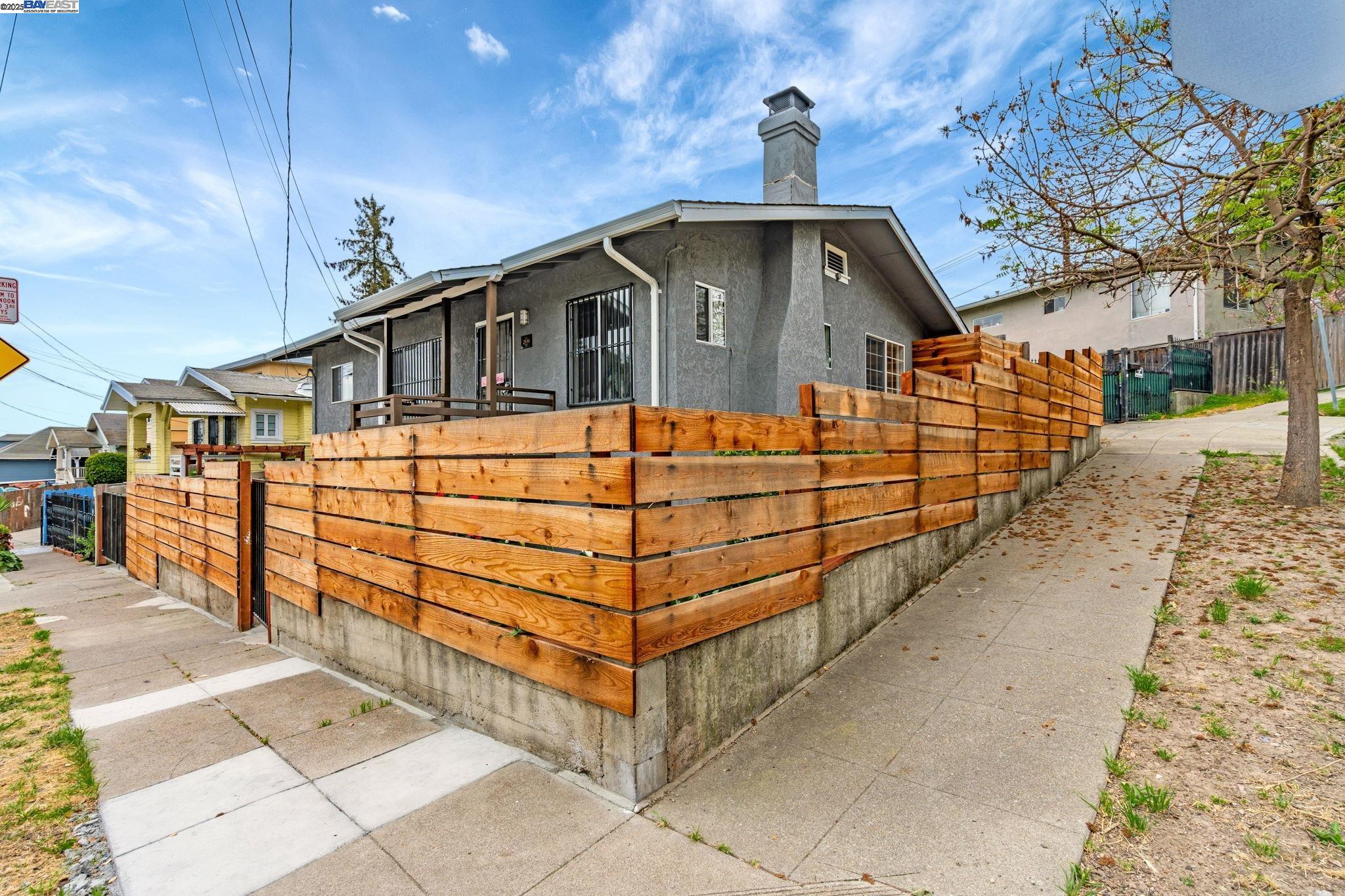 Detail Gallery Image 29 of 32 For 2539 Highland Ave, Oakland,  CA 94606 - 2 Beds | 1/1 Baths