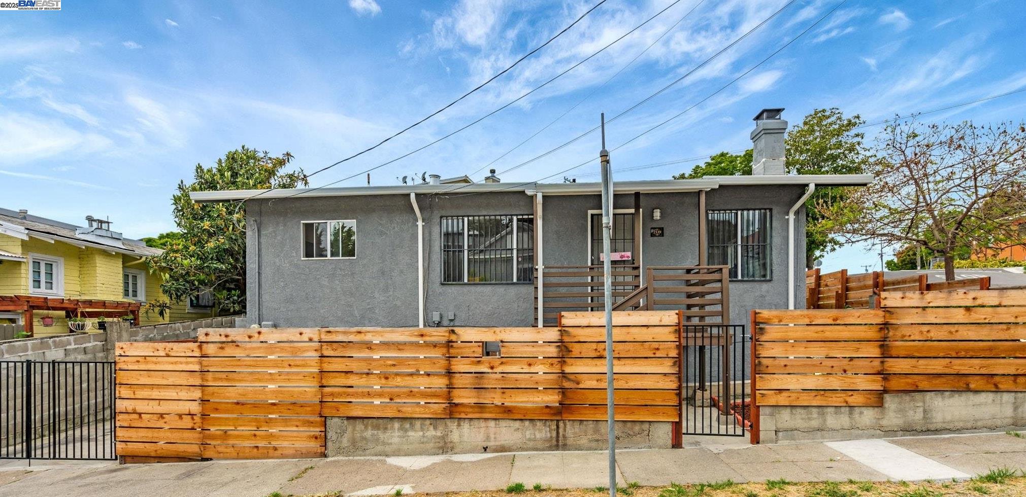 Detail Gallery Image 30 of 32 For 2539 Highland Ave, Oakland,  CA 94606 - 2 Beds | 1/1 Baths